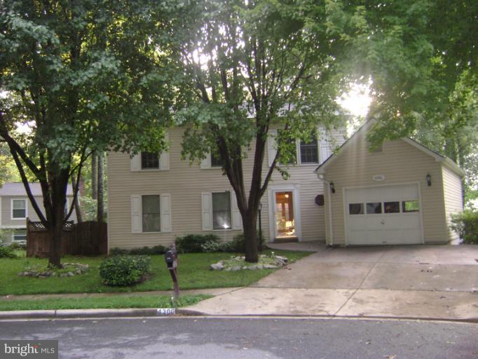 COUNTRY CLUB - Residential Lease