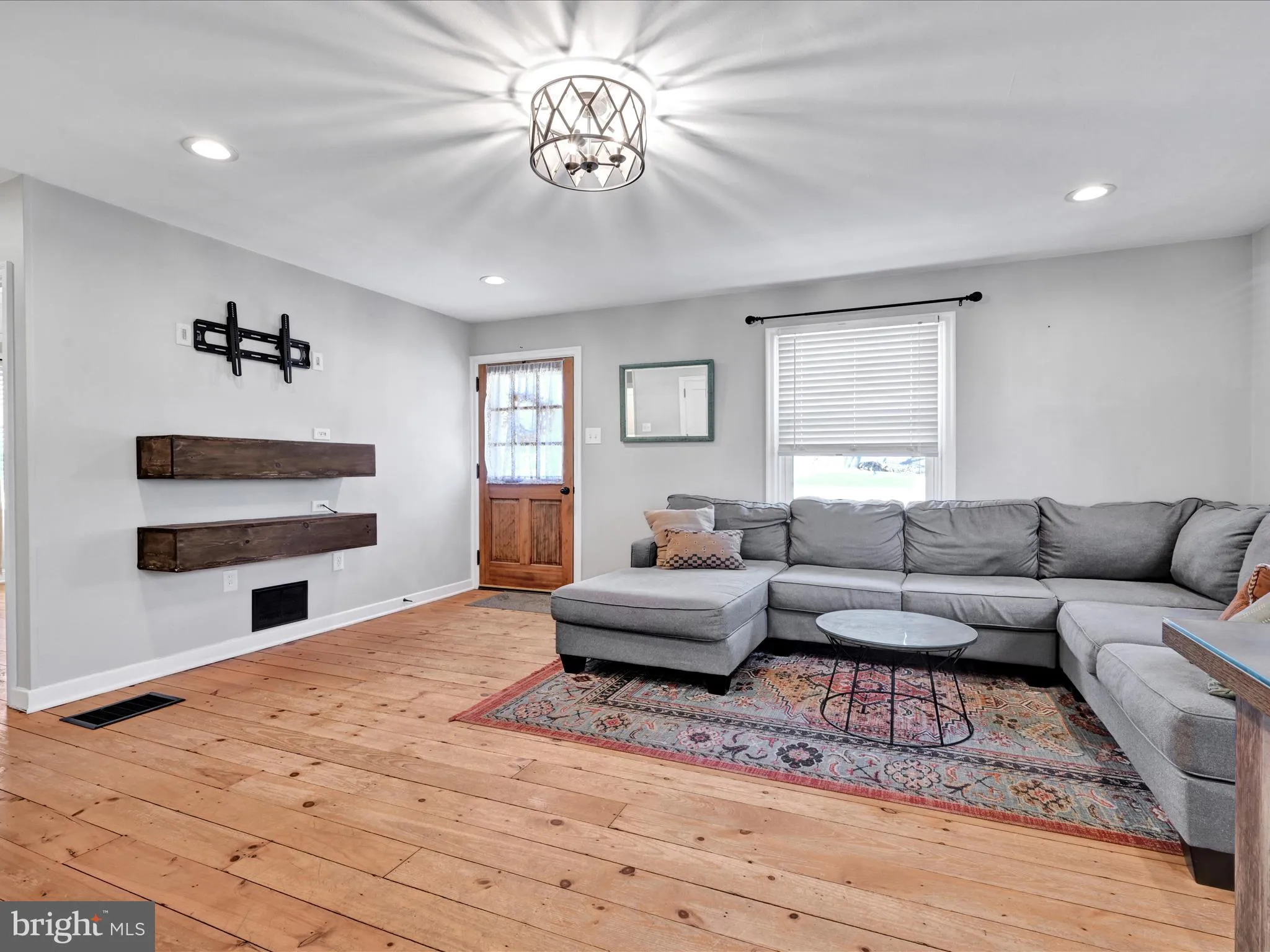 Lancaster, Pennsylvania 17602, United States, 2 Bedrooms Bedrooms, ,1 BathroomBathrooms,Residential,Pending,86104