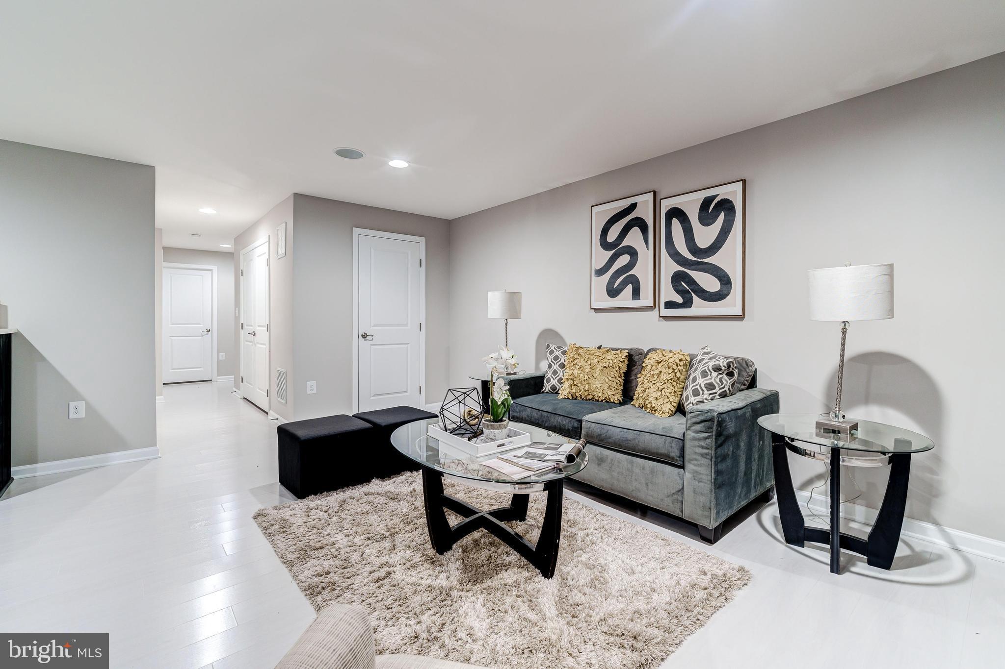 VANTAGE POINT SOUTH - Residential