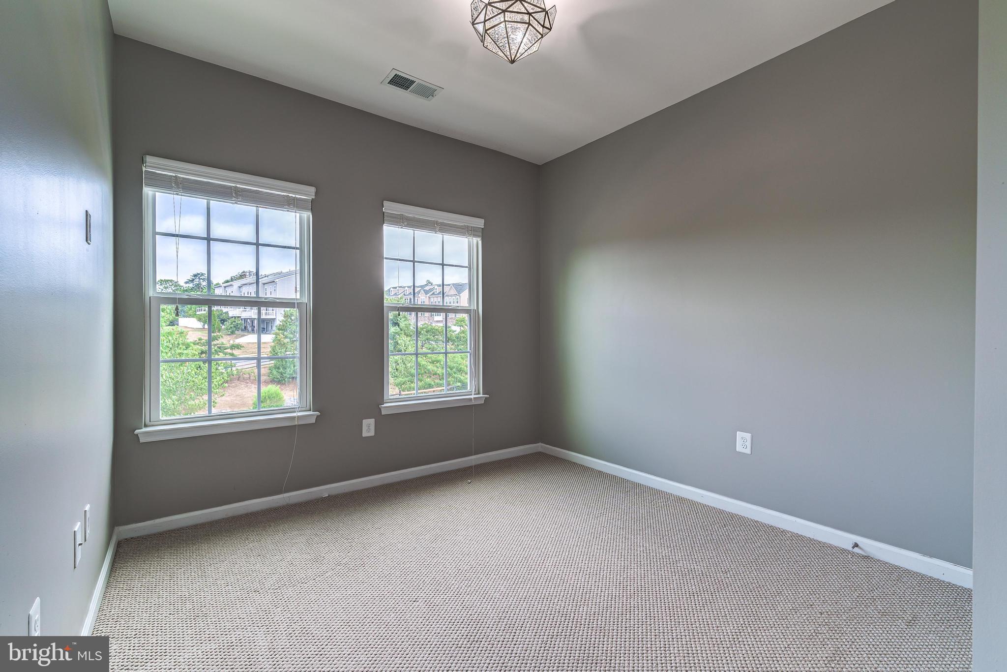 VANTAGE POINT SOUTH - Residential