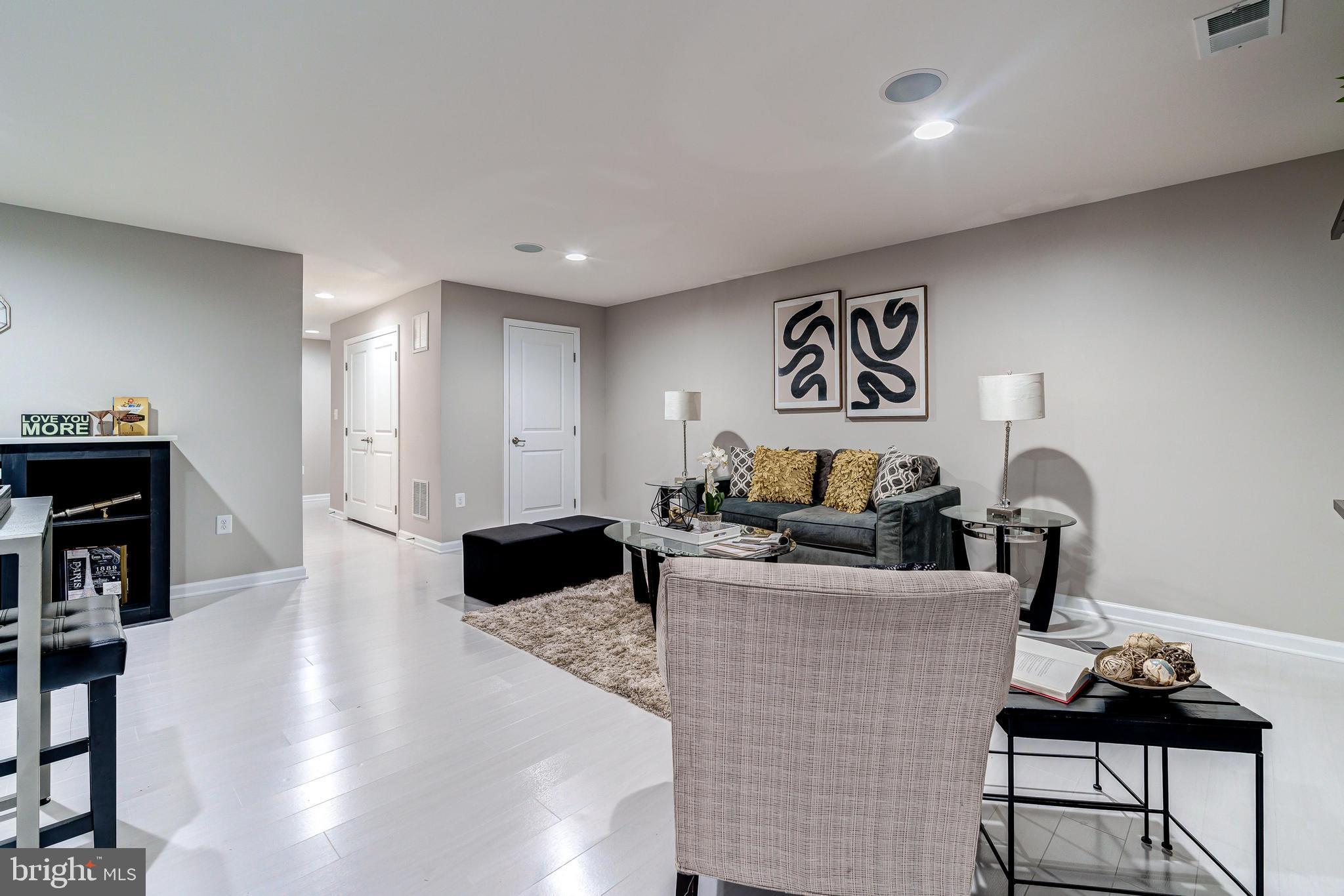 VANTAGE POINT SOUTH - Residential