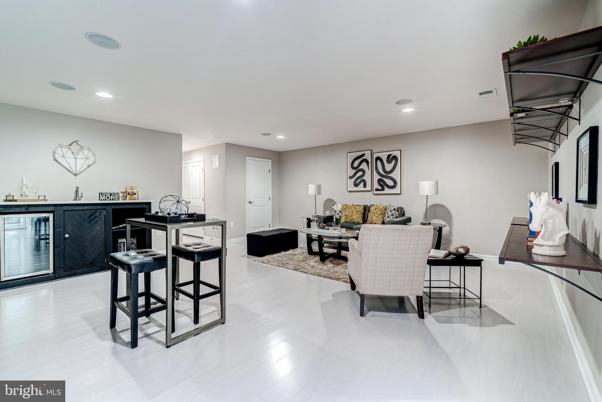 VANTAGE POINT SOUTH - Residential