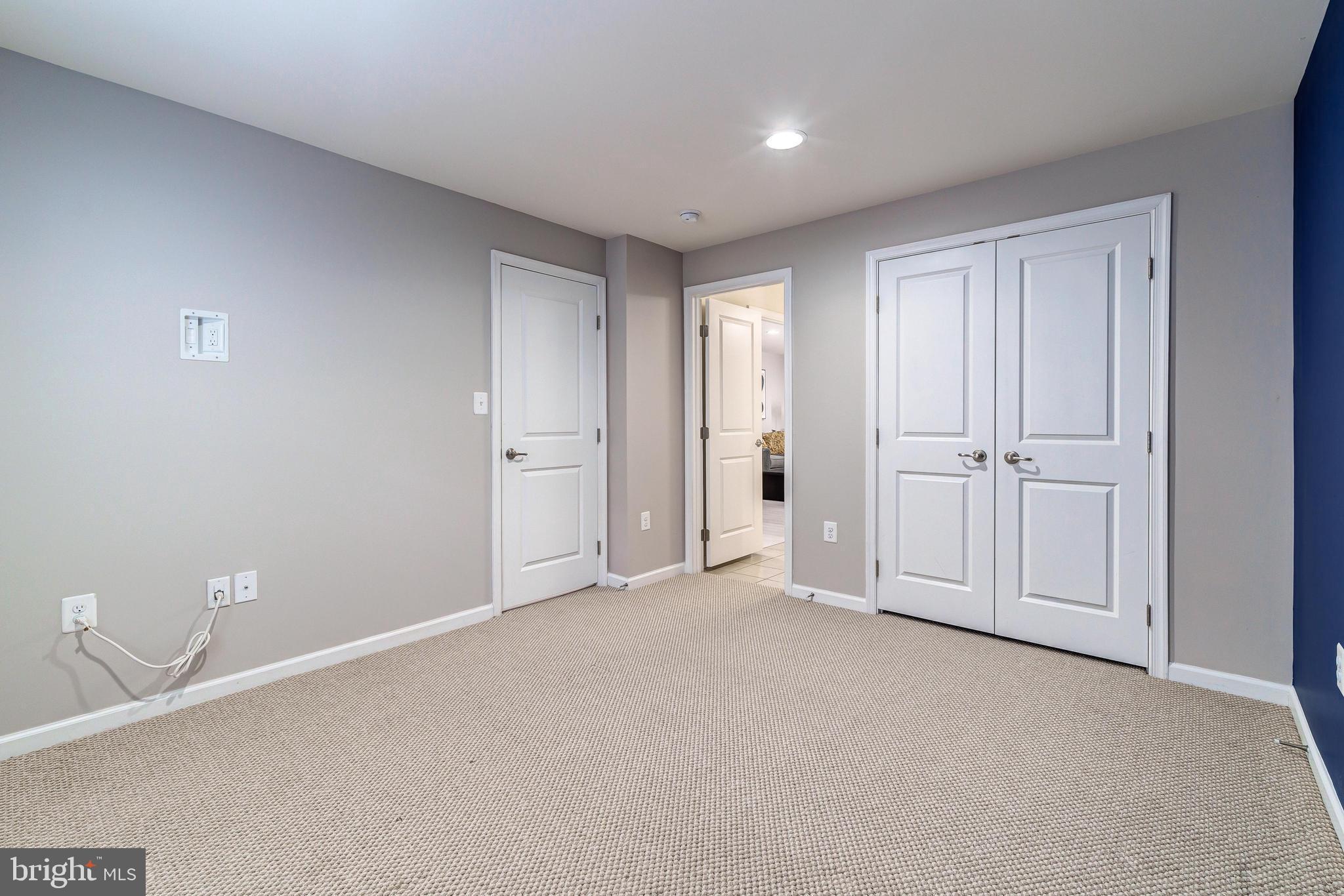 VANTAGE POINT SOUTH - Residential