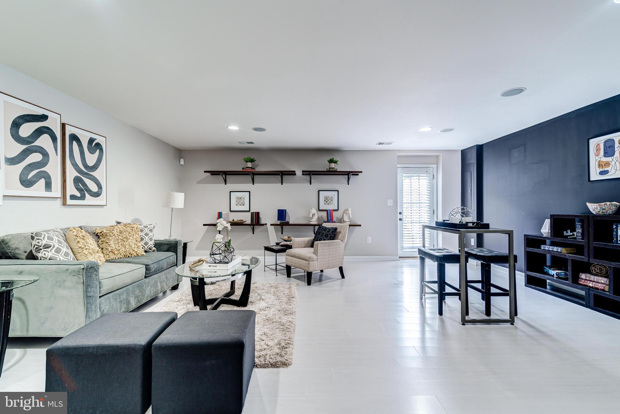 VANTAGE POINT SOUTH - Residential