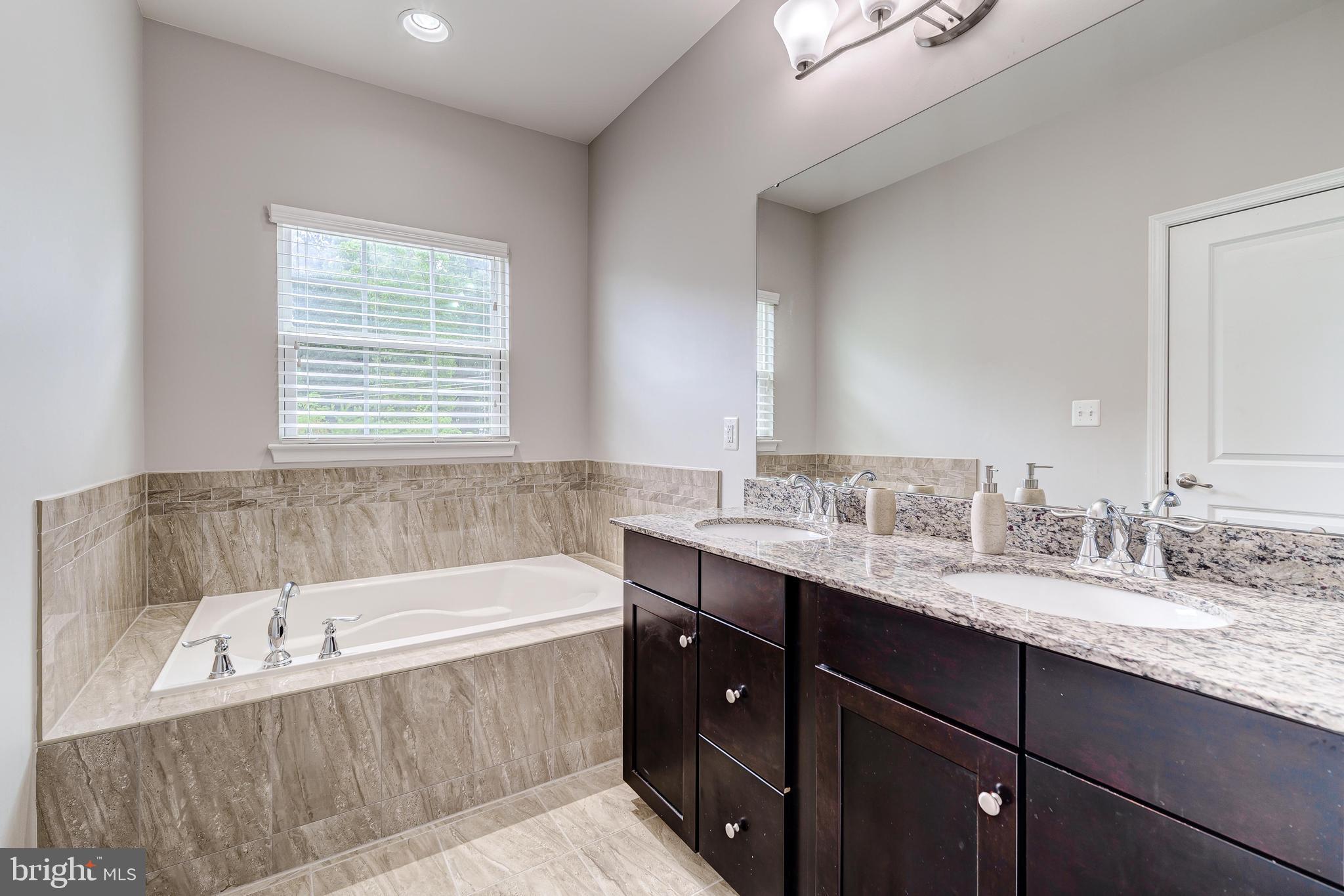 VANTAGE POINT SOUTH - Residential