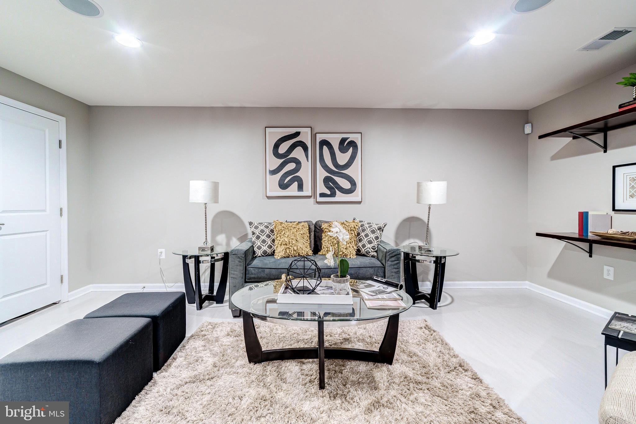 VANTAGE POINT SOUTH - Residential