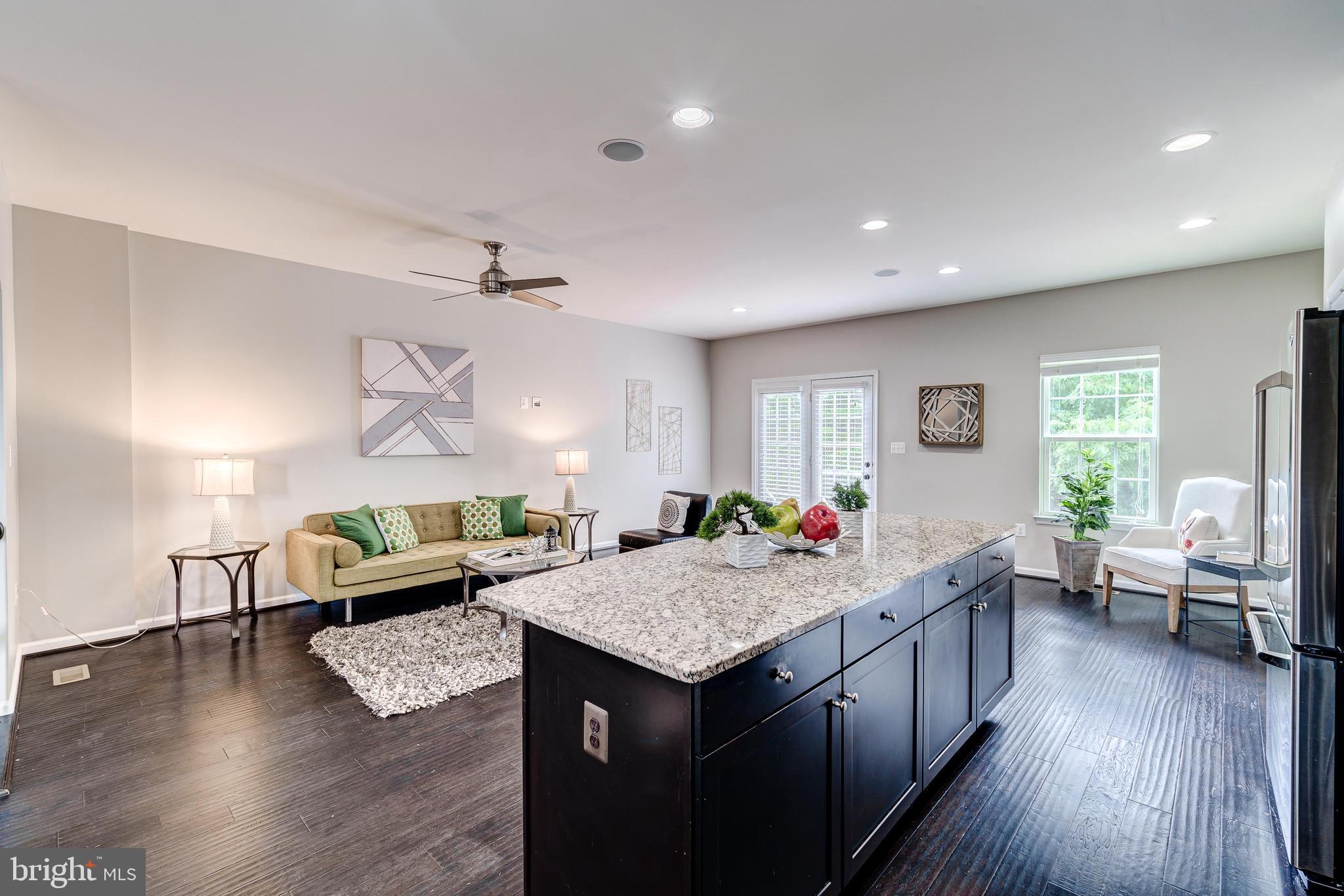 VANTAGE POINT SOUTH - Residential