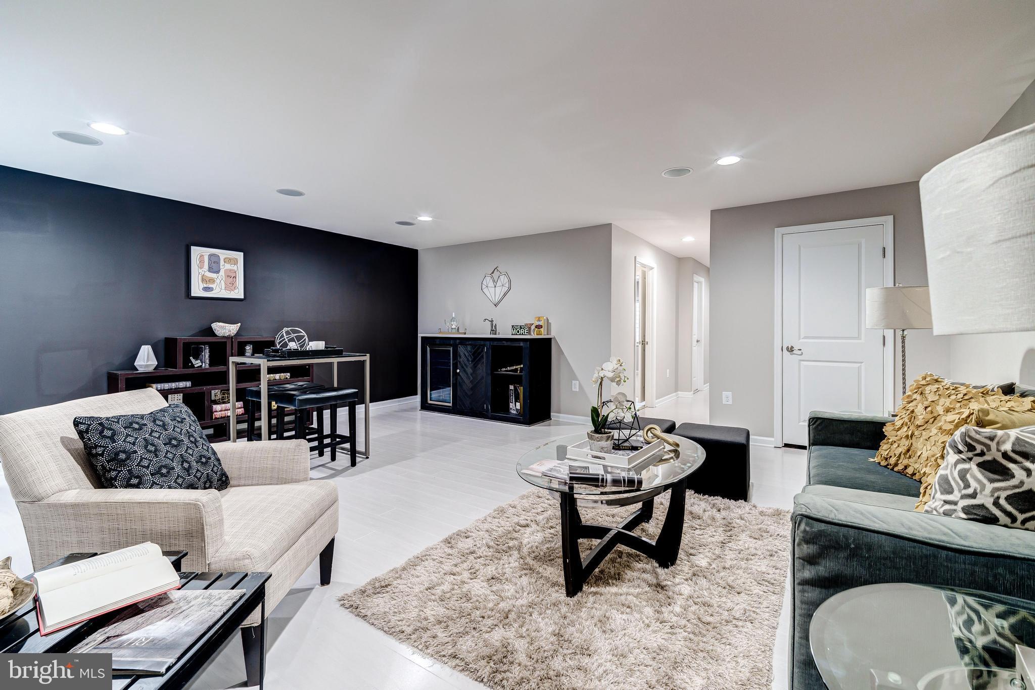 VANTAGE POINT SOUTH - Residential