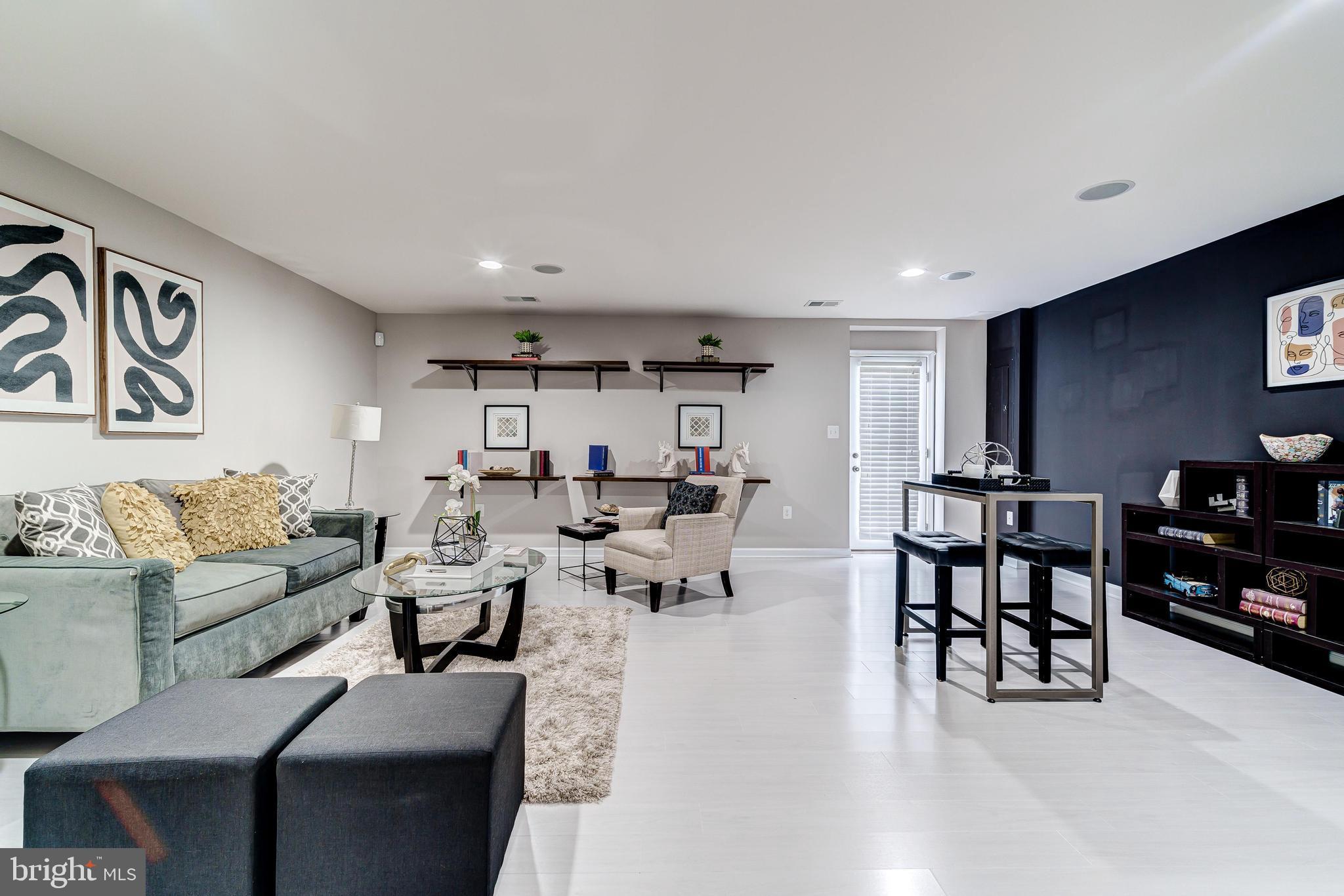 VANTAGE POINT SOUTH - Residential