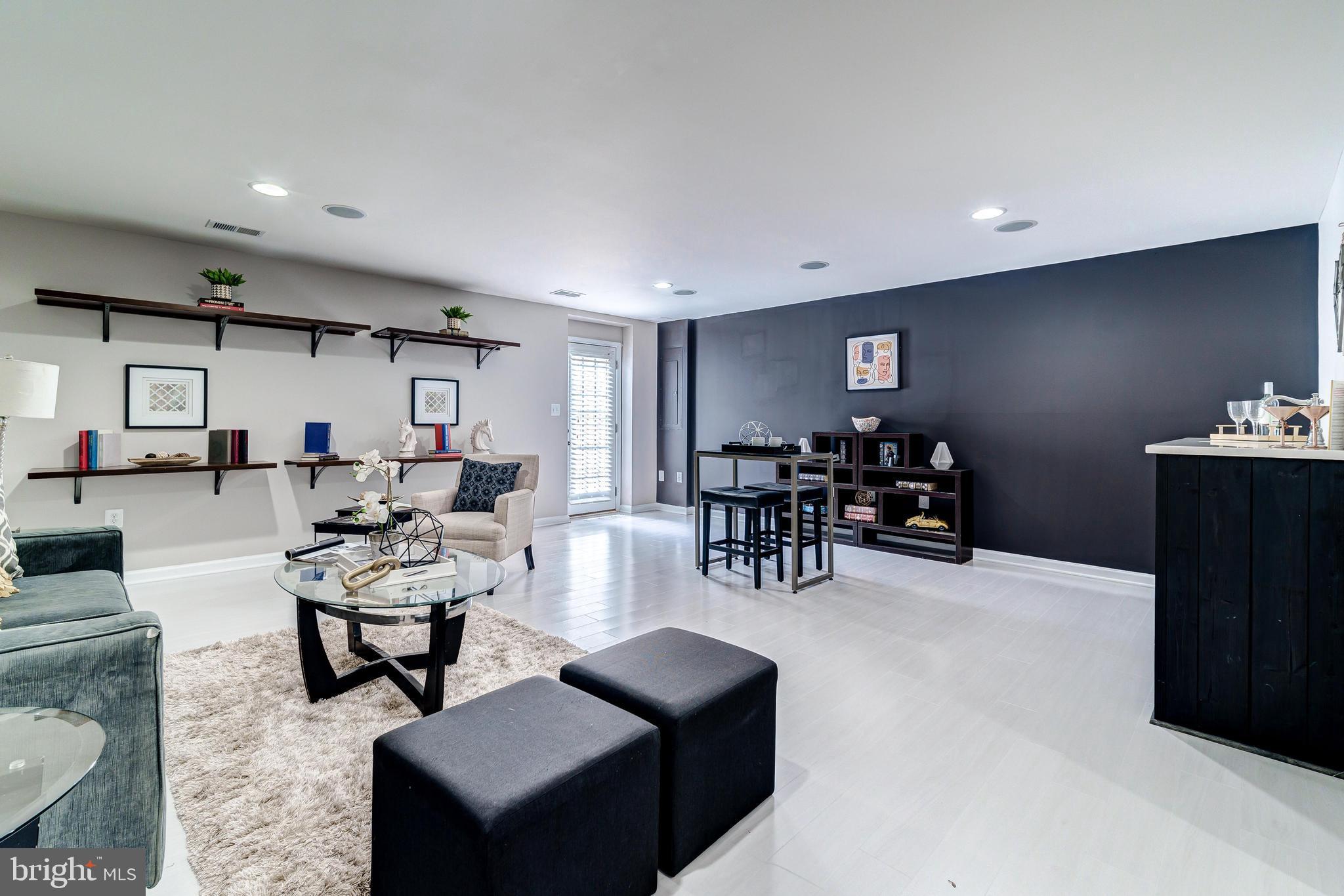 VANTAGE POINT SOUTH - Residential