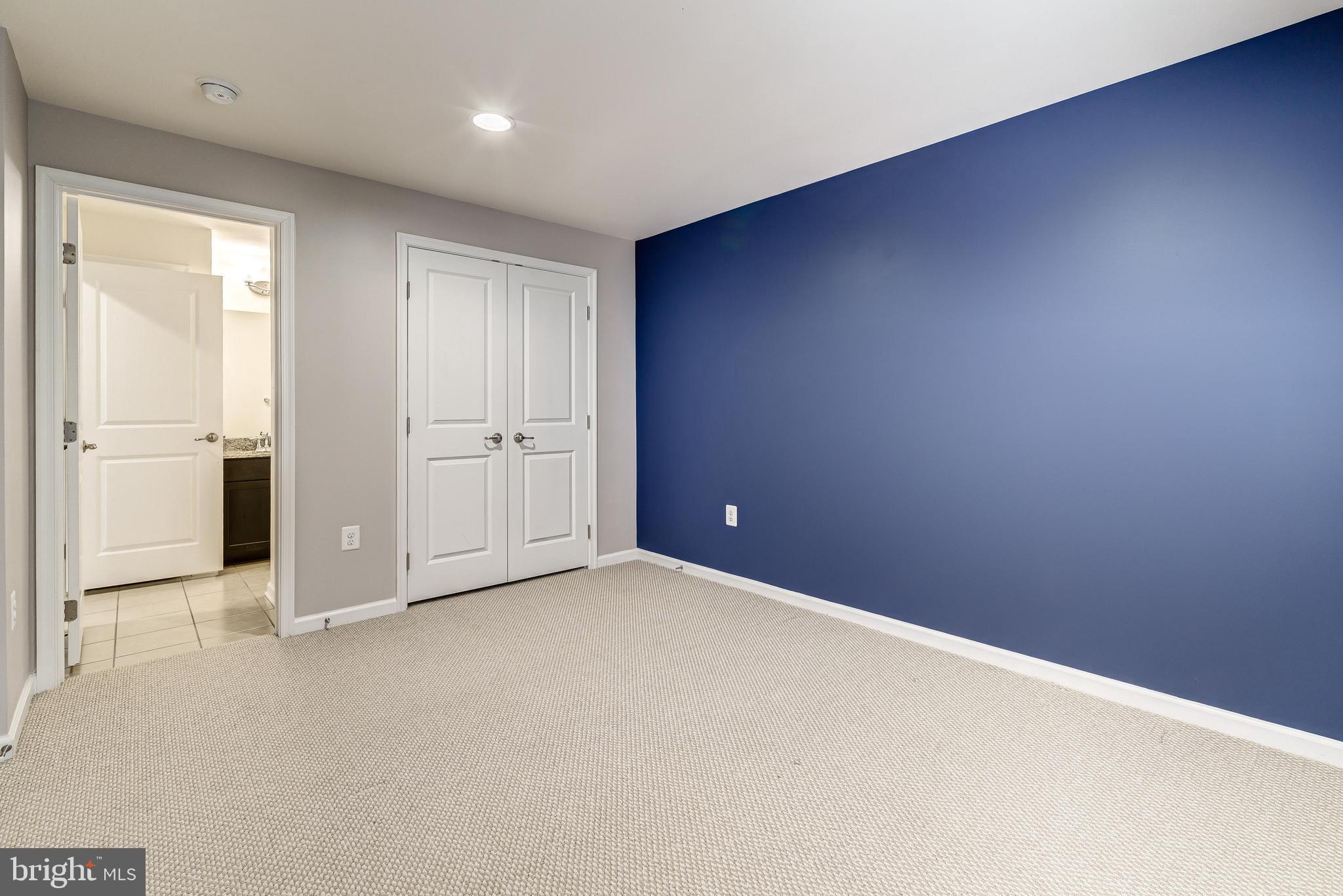 VANTAGE POINT SOUTH - Residential