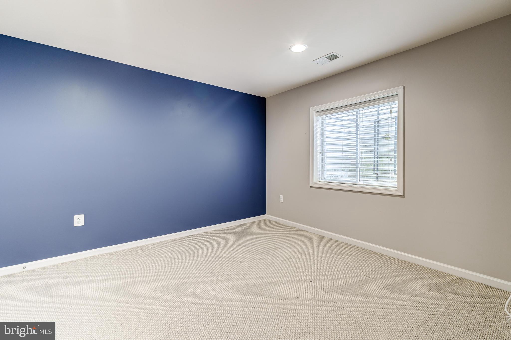 VANTAGE POINT SOUTH - Residential