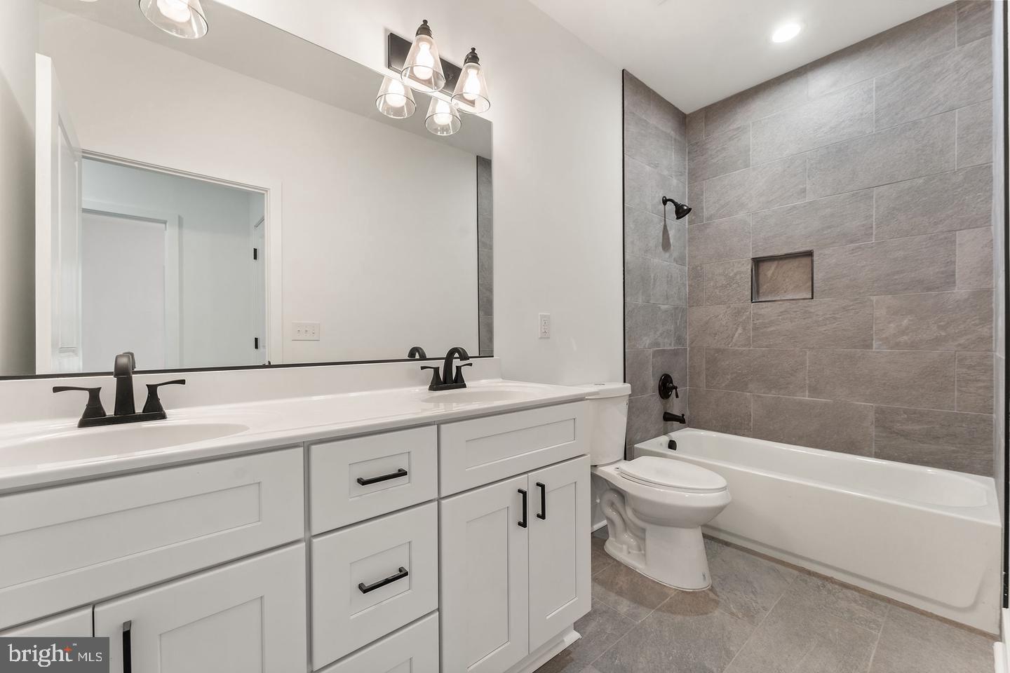 RIXEYVILLE LAKES - Residential