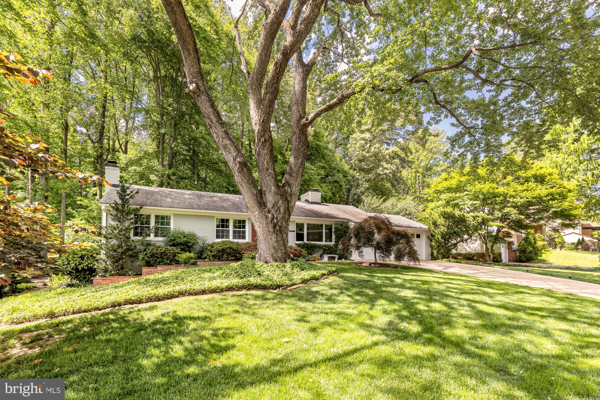 LAKE BARCROFT - Residential