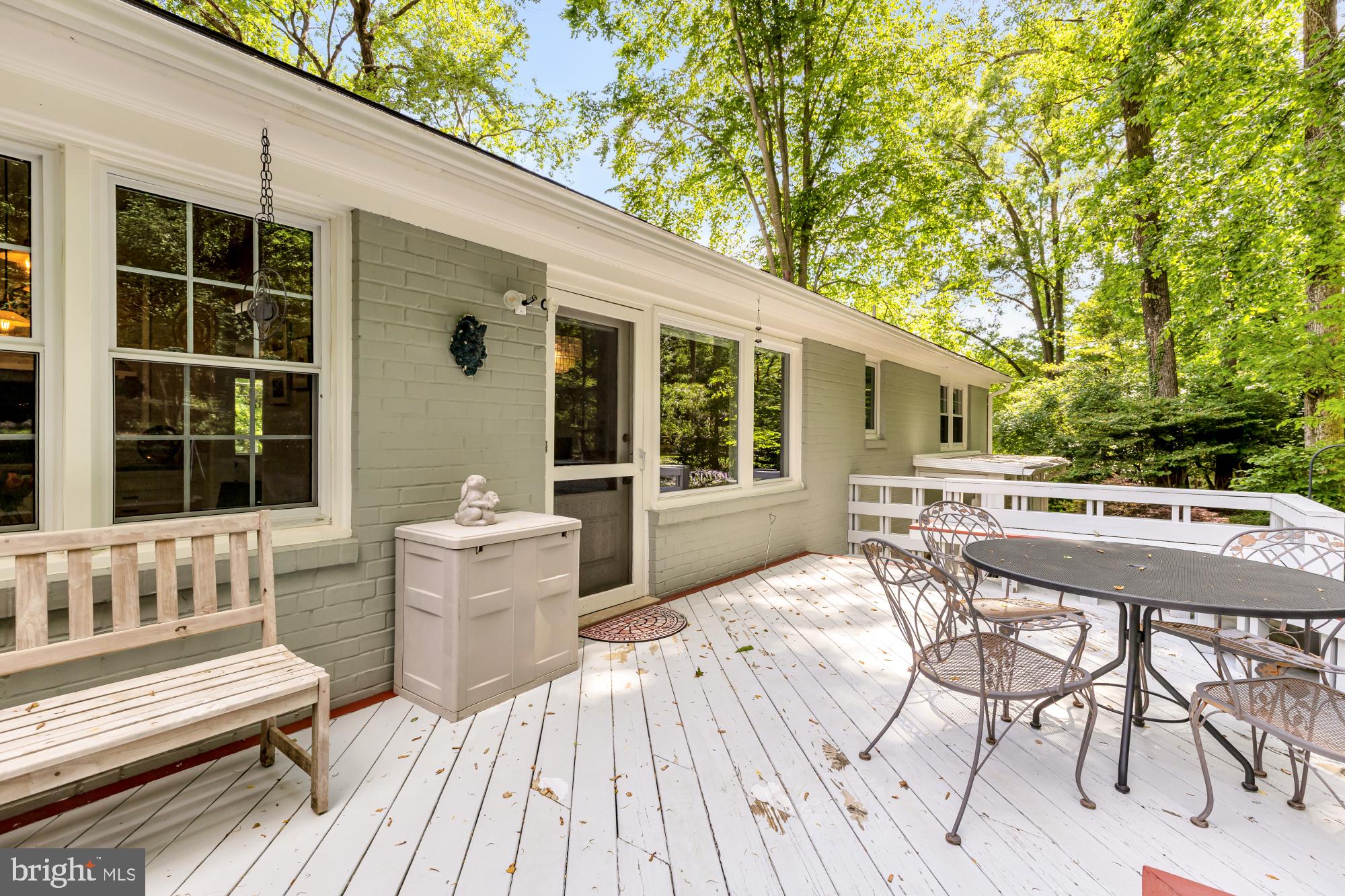 LAKE BARCROFT - Residential
