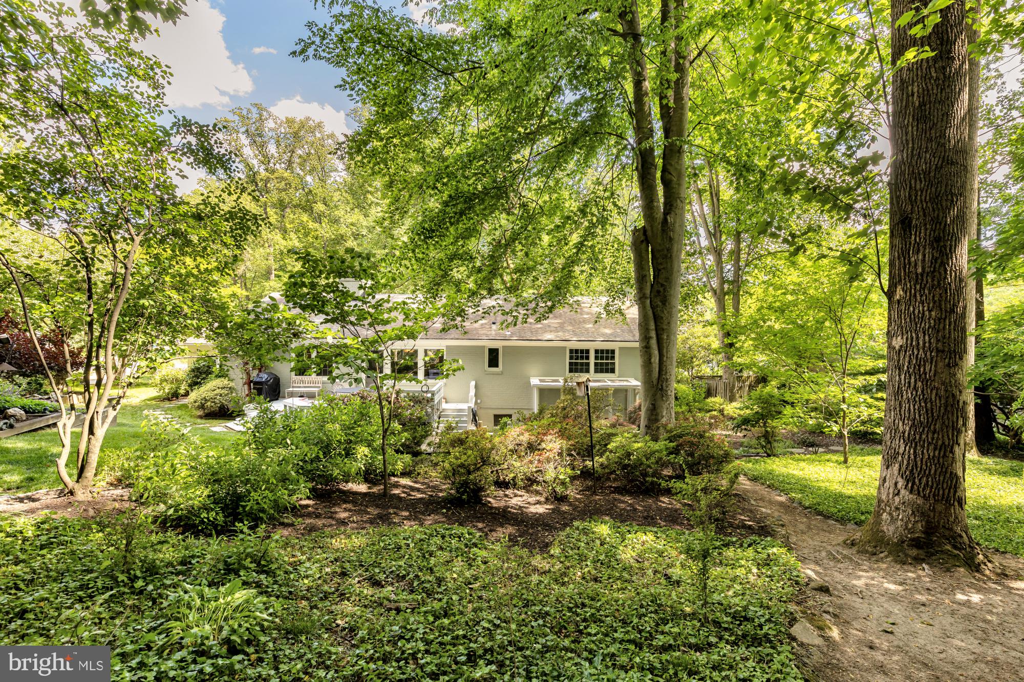 LAKE BARCROFT - Residential