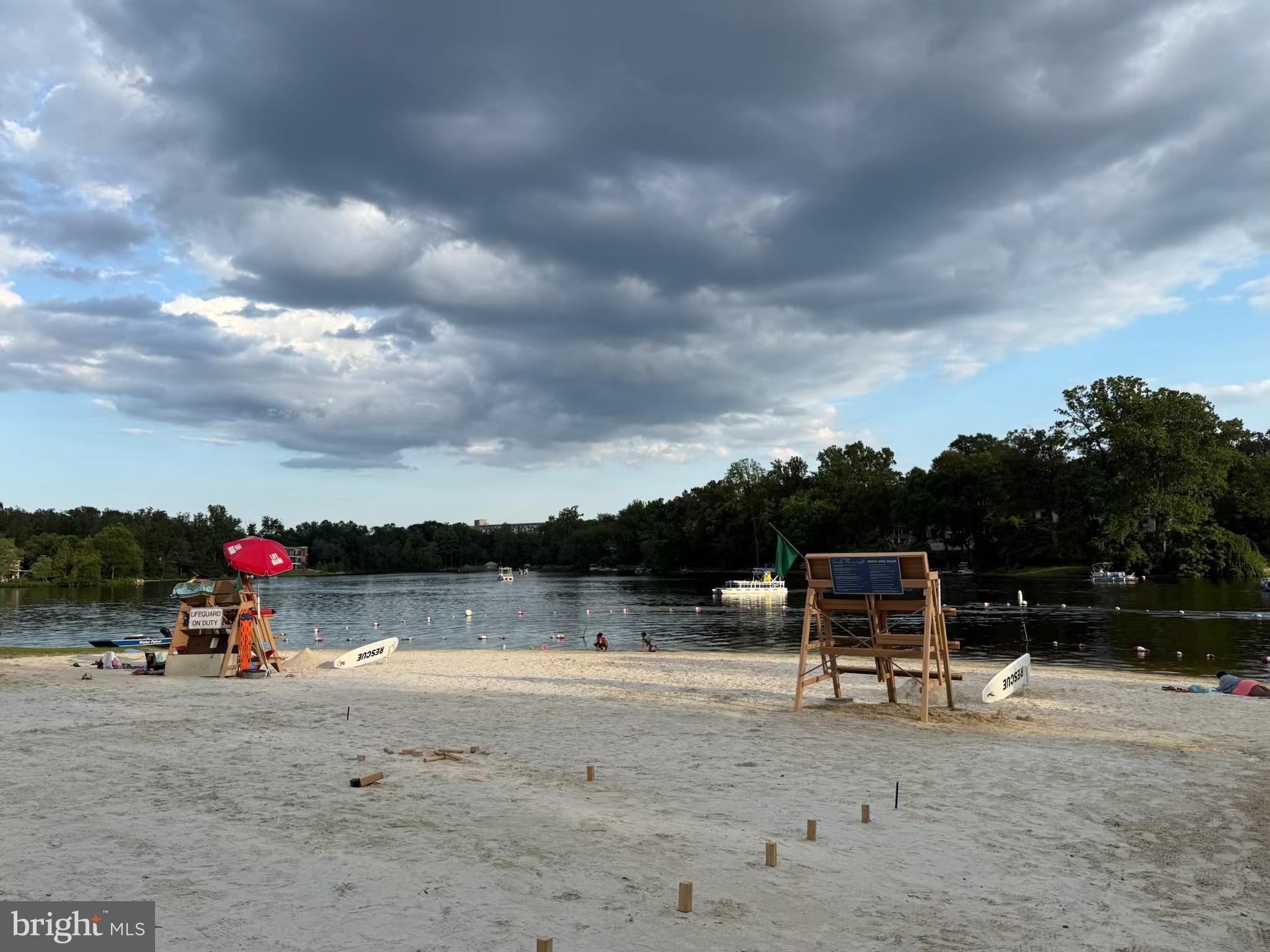 LAKE BARCROFT - Residential