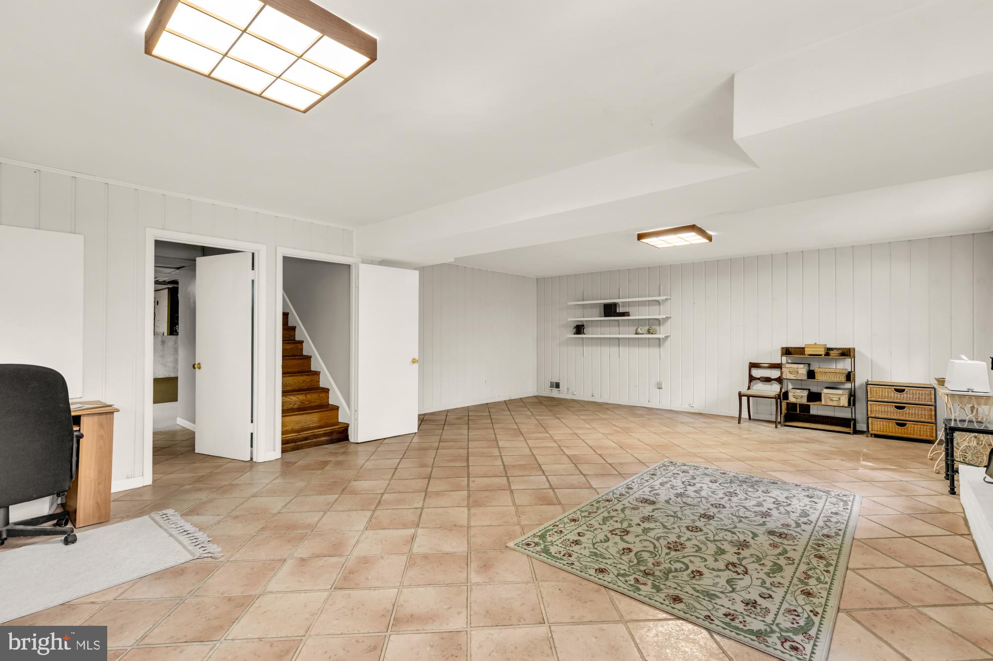 LAKE BARCROFT - Residential