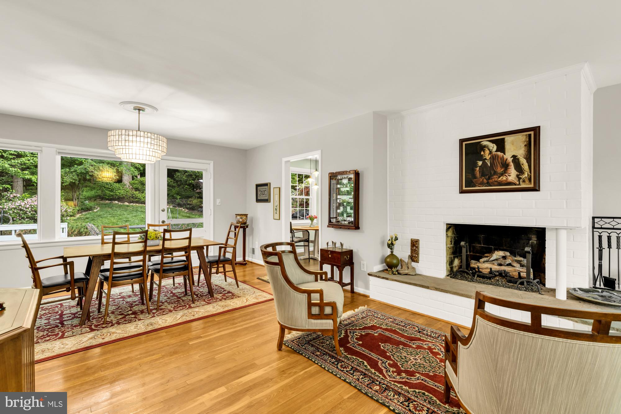 LAKE BARCROFT - Residential