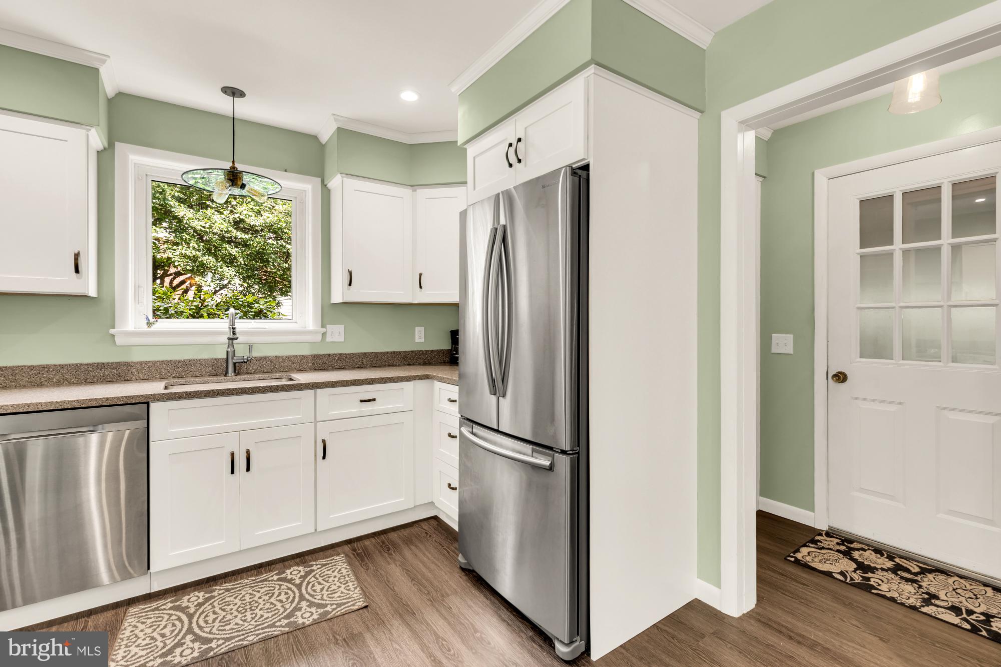 LAKE BARCROFT - Residential