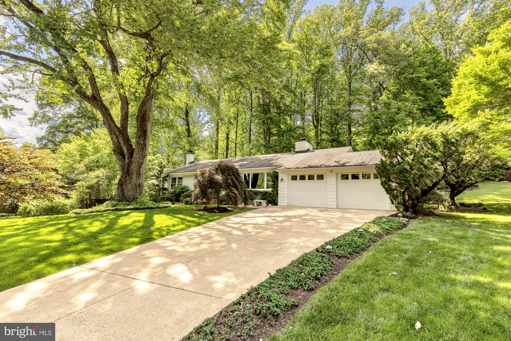 LAKE BARCROFT - Residential