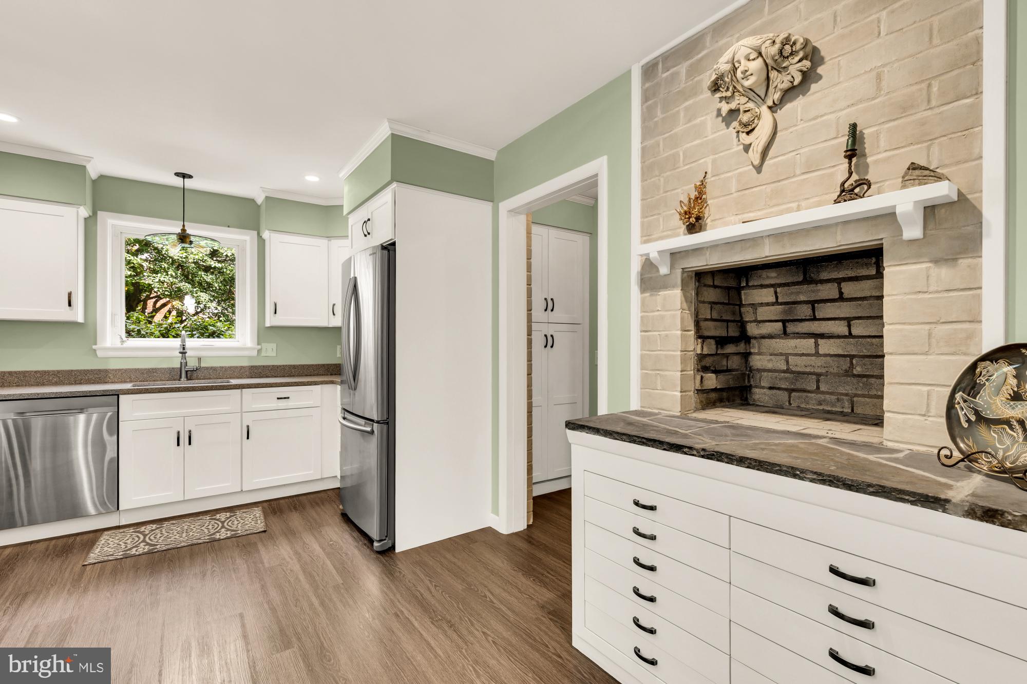 LAKE BARCROFT - Residential