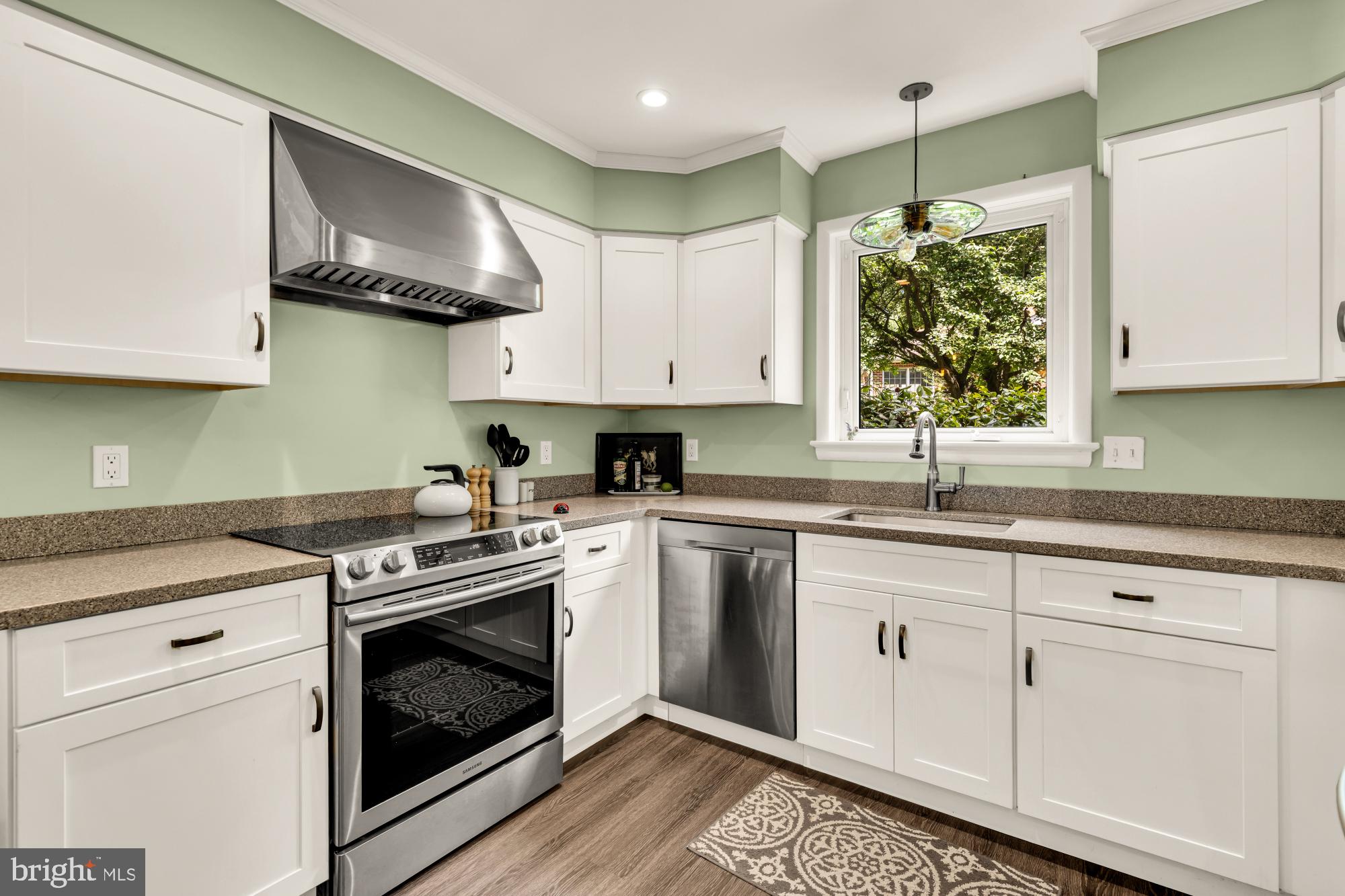 LAKE BARCROFT - Residential
