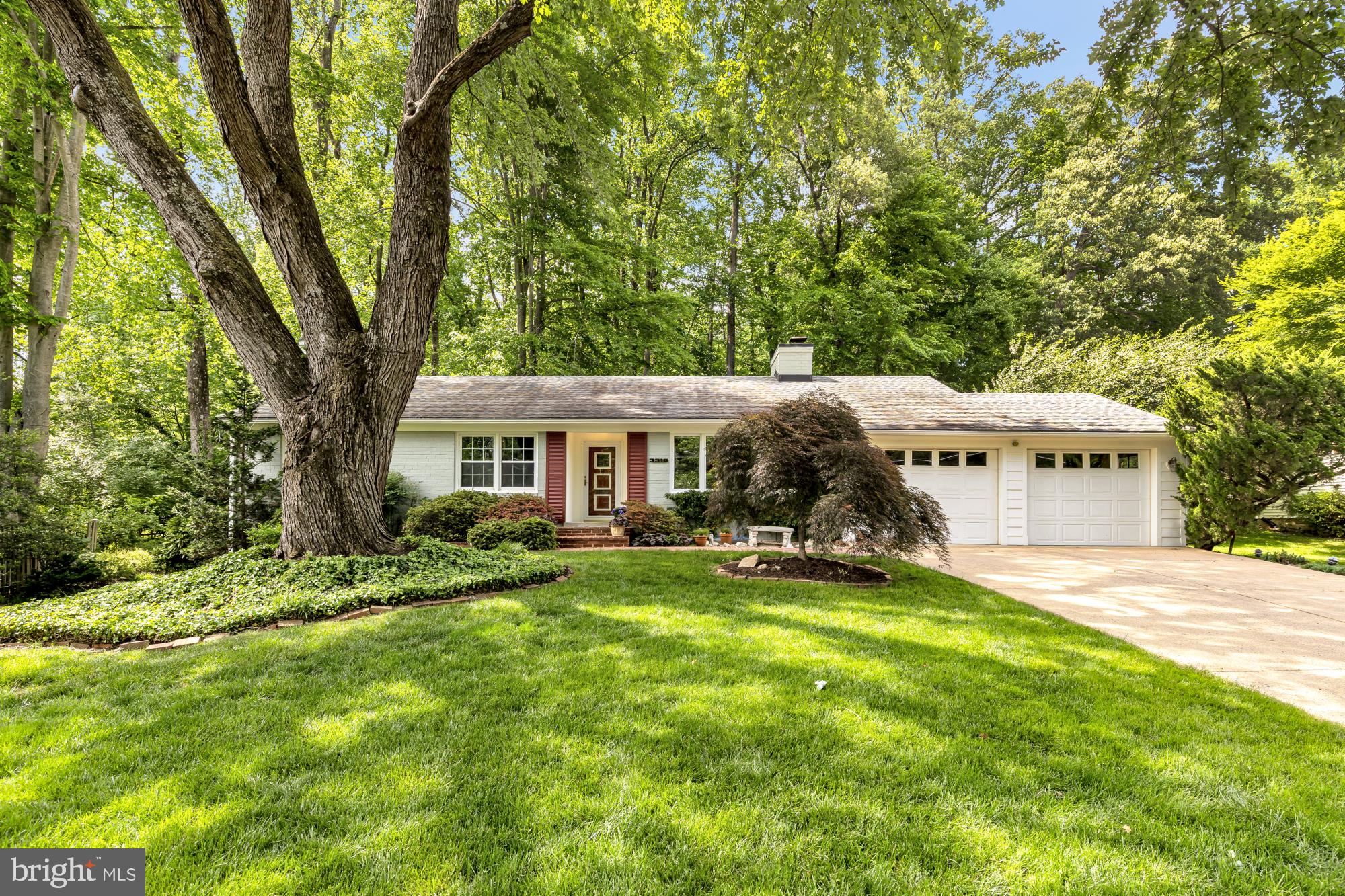 LAKE BARCROFT - Residential