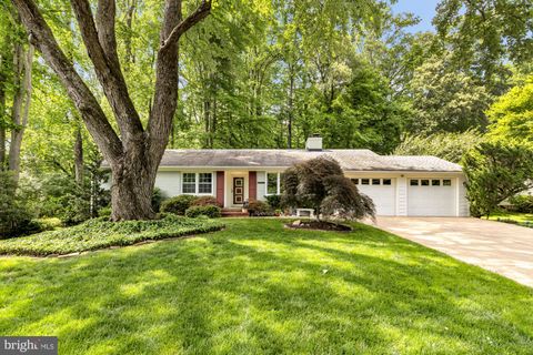 Photo of 3310 Patrick Henry Drive, FALLS CHURCH, VA 22044 (MLS # VAFX2310226)