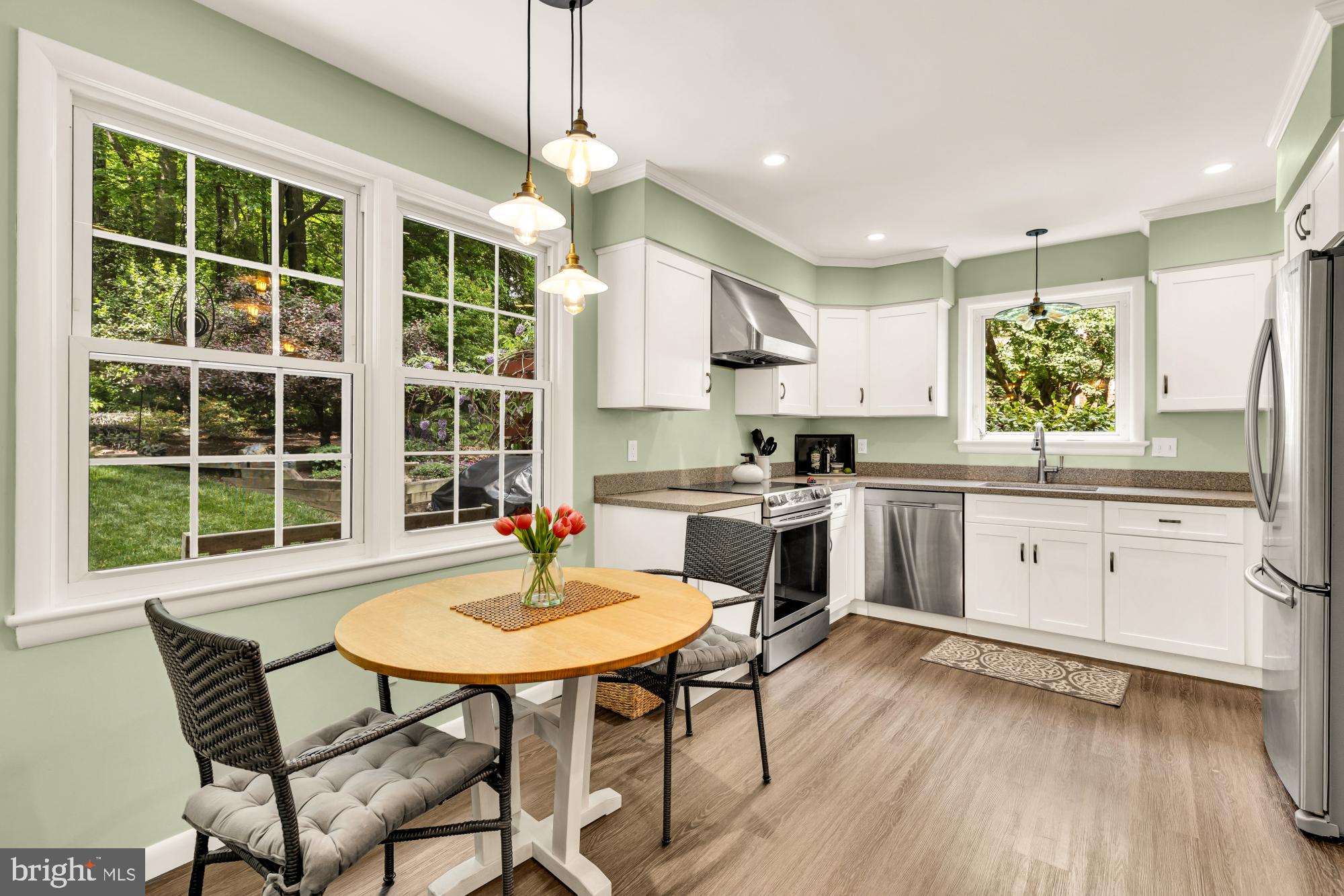 LAKE BARCROFT - Residential