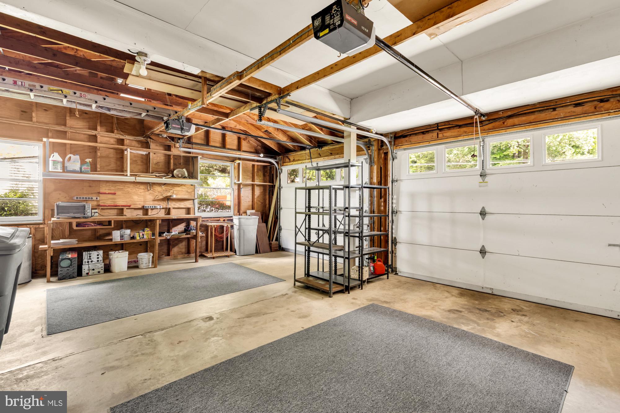 LAKE BARCROFT - Residential