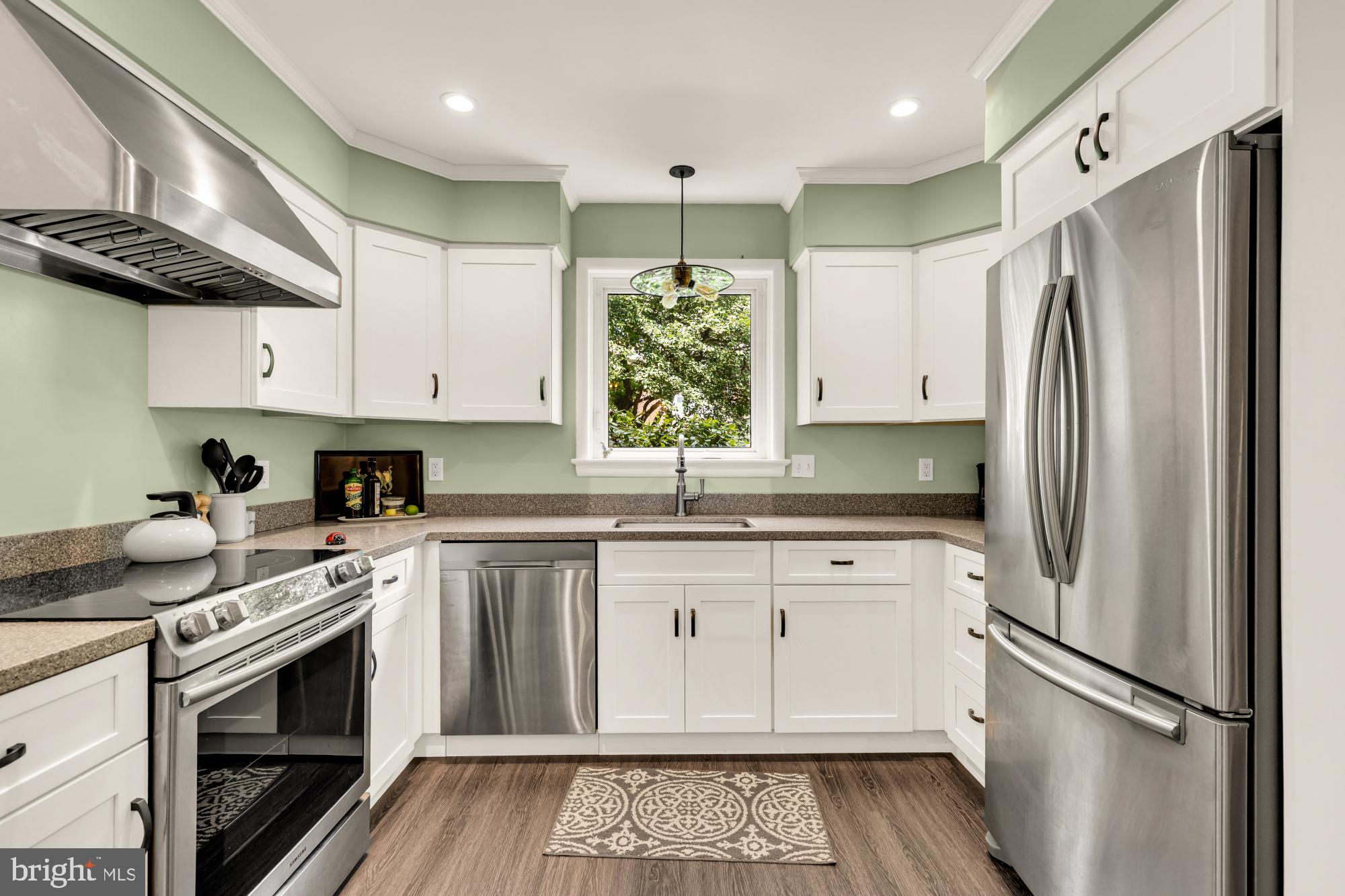 LAKE BARCROFT - Residential