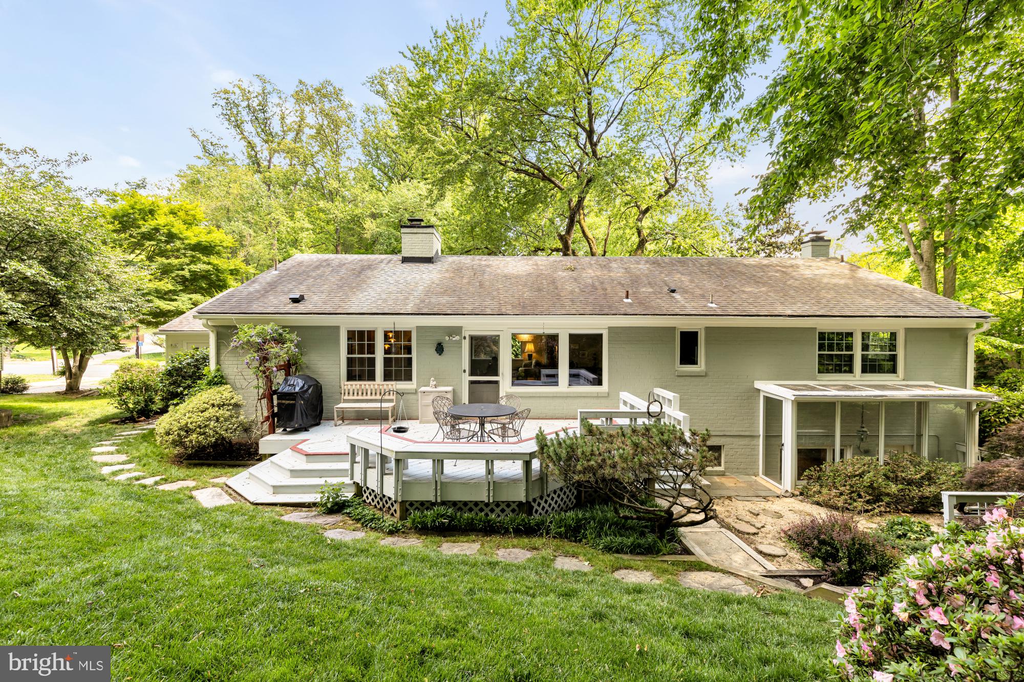 LAKE BARCROFT - Residential
