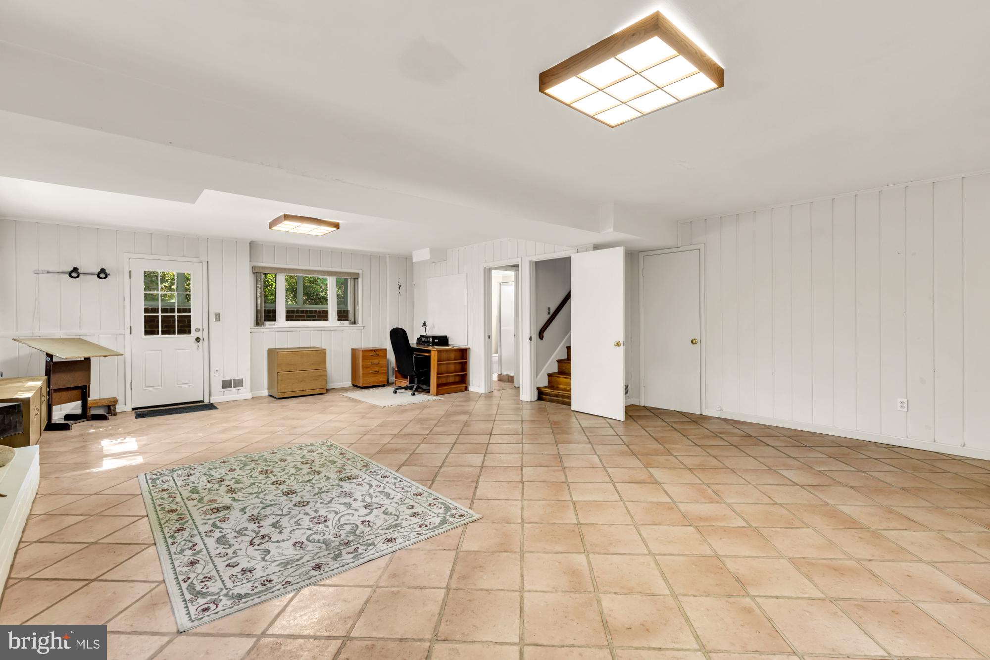 LAKE BARCROFT - Residential