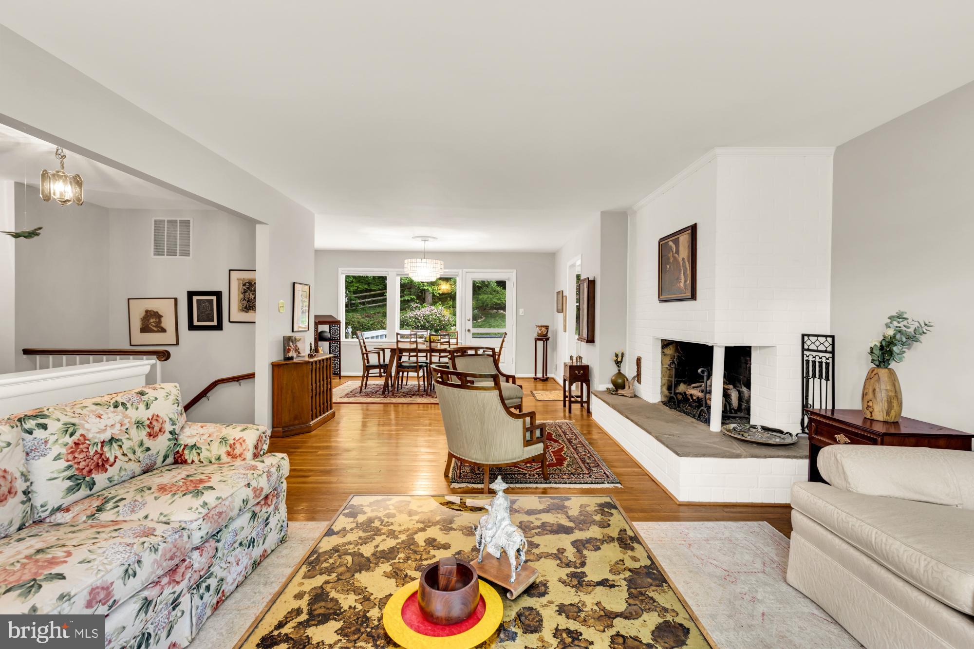 LAKE BARCROFT - Residential