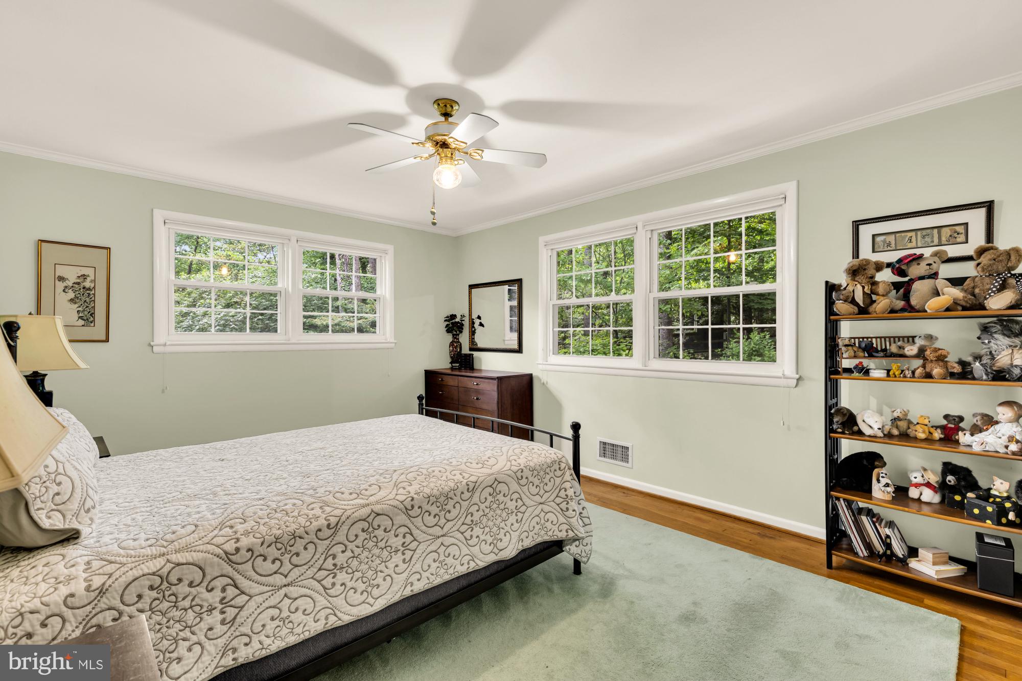 LAKE BARCROFT - Residential