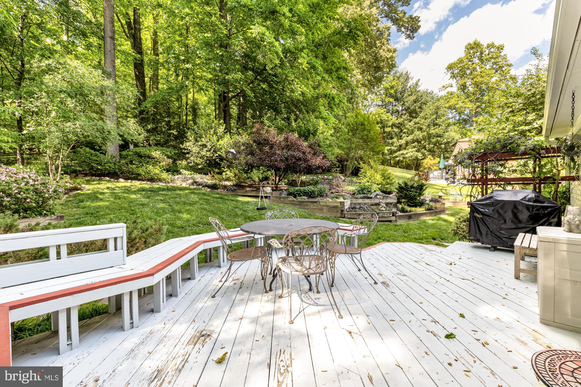 LAKE BARCROFT - Residential