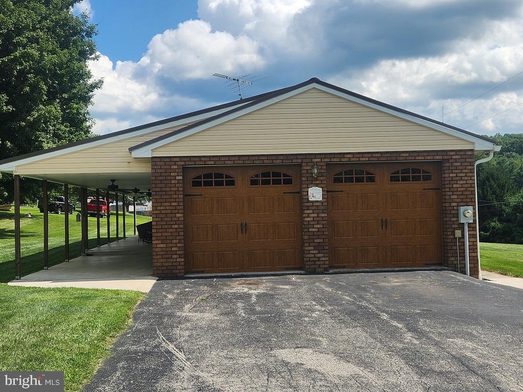 72 HIGH ROCK ROAD W