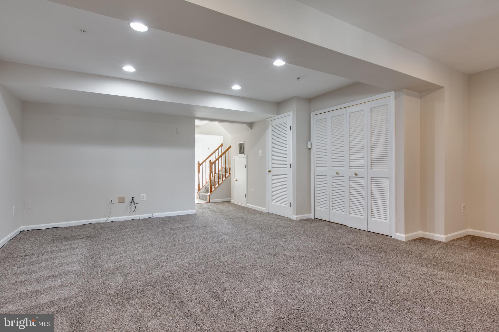 VILLAGE TOWNS - Residential