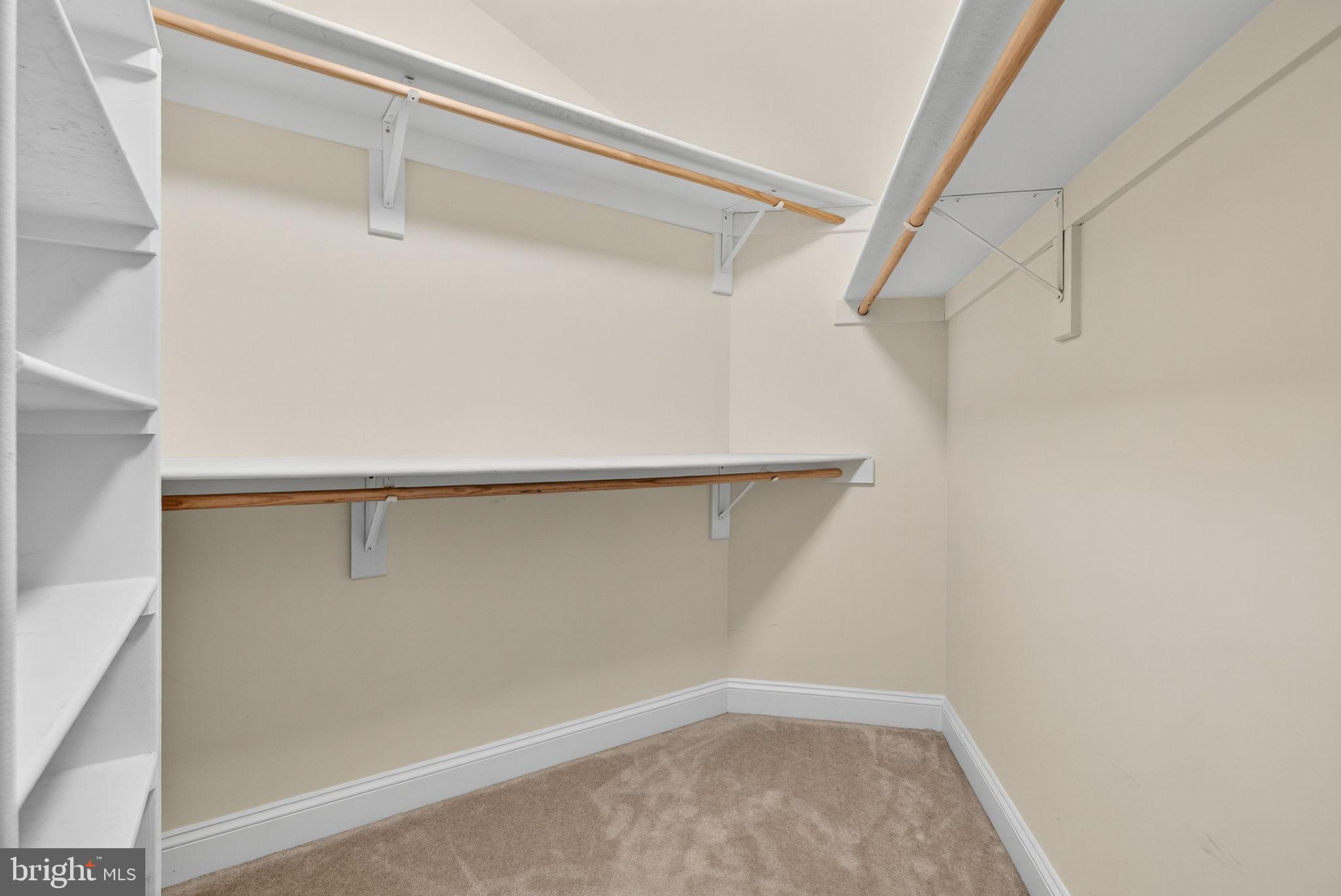 BROOKFIELD - Residential