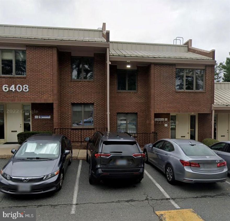 Bargain Price. Corner Units on the second floor , very bright unit . Zoned C2. Many Uses.