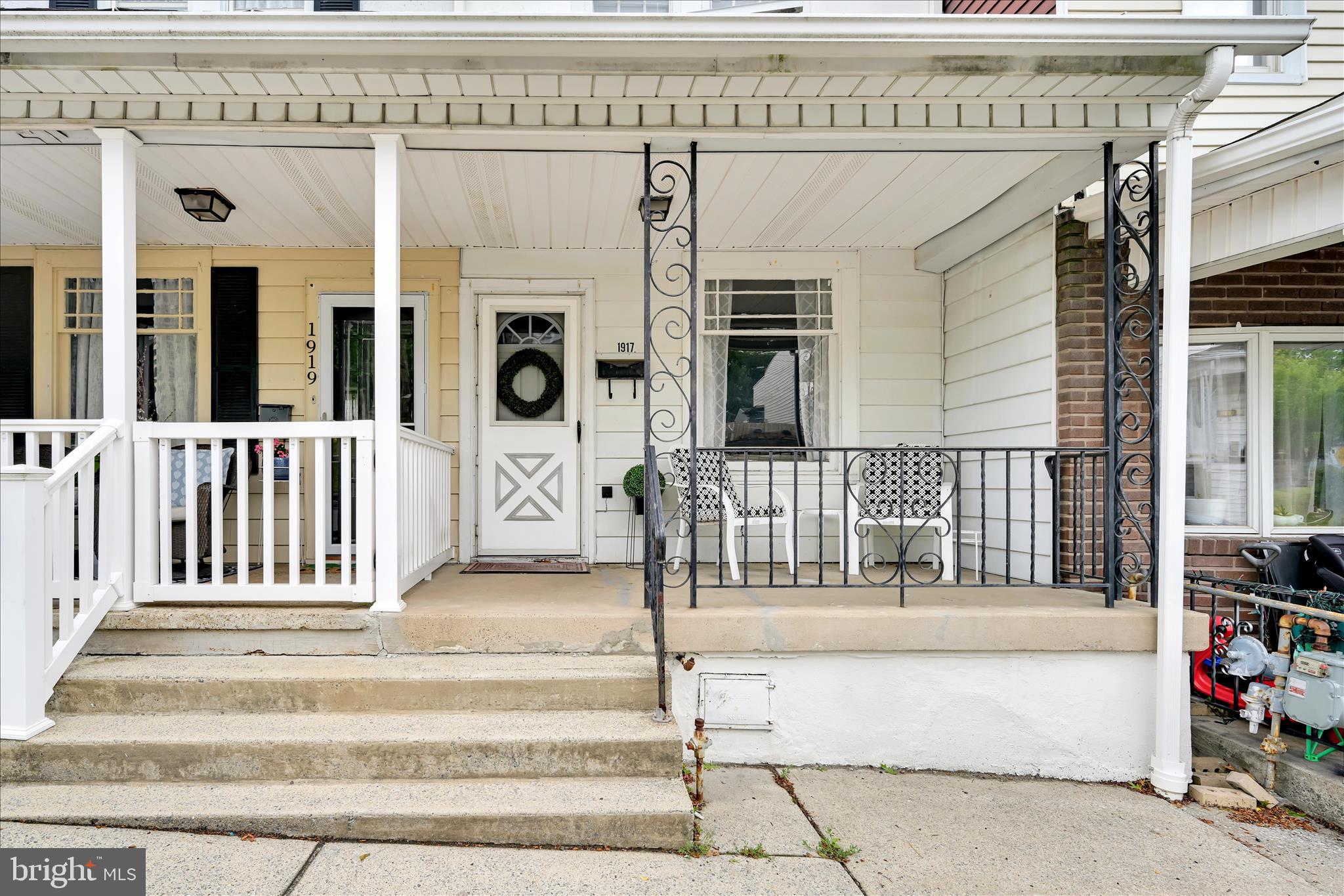 1917 W WALNUT STREET