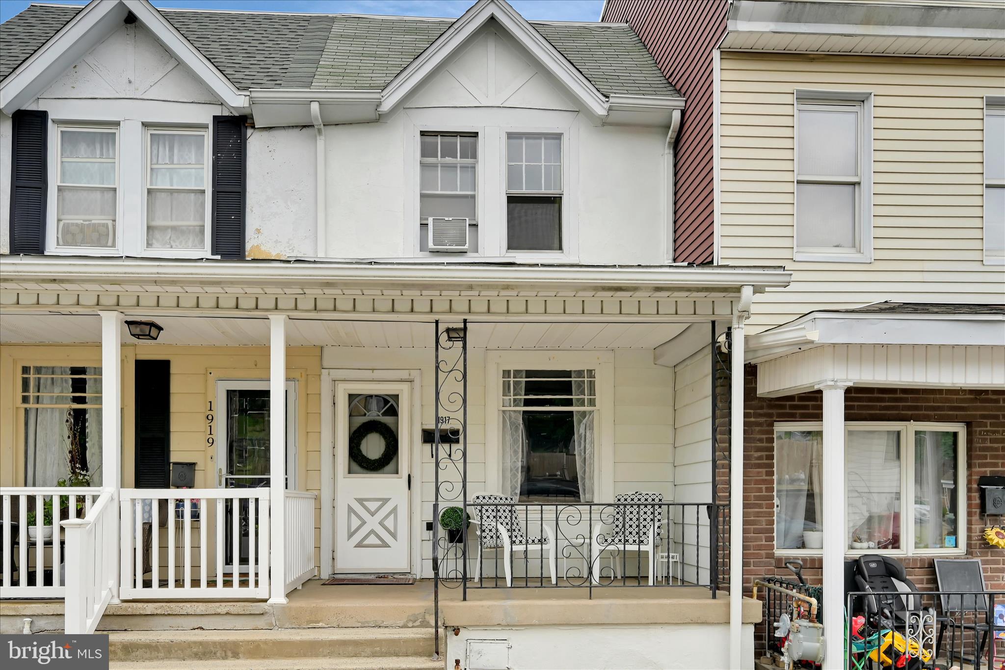 1917 W WALNUT STREET