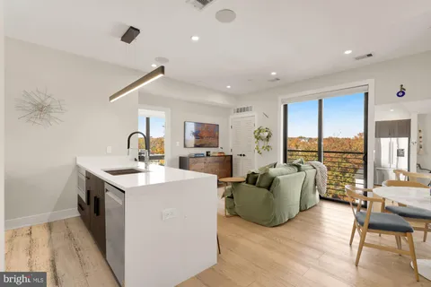 MLS: DCDC2260084