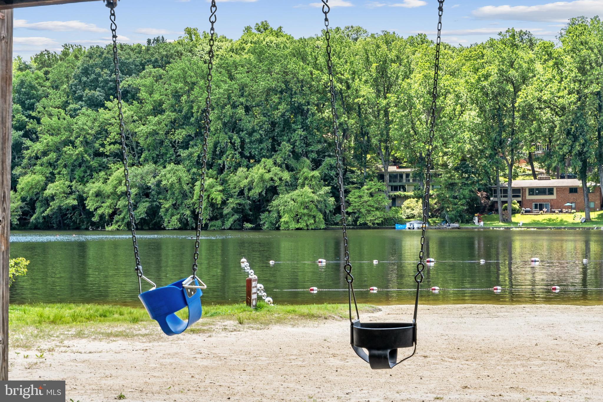 LAKE BARCROFT - Residential