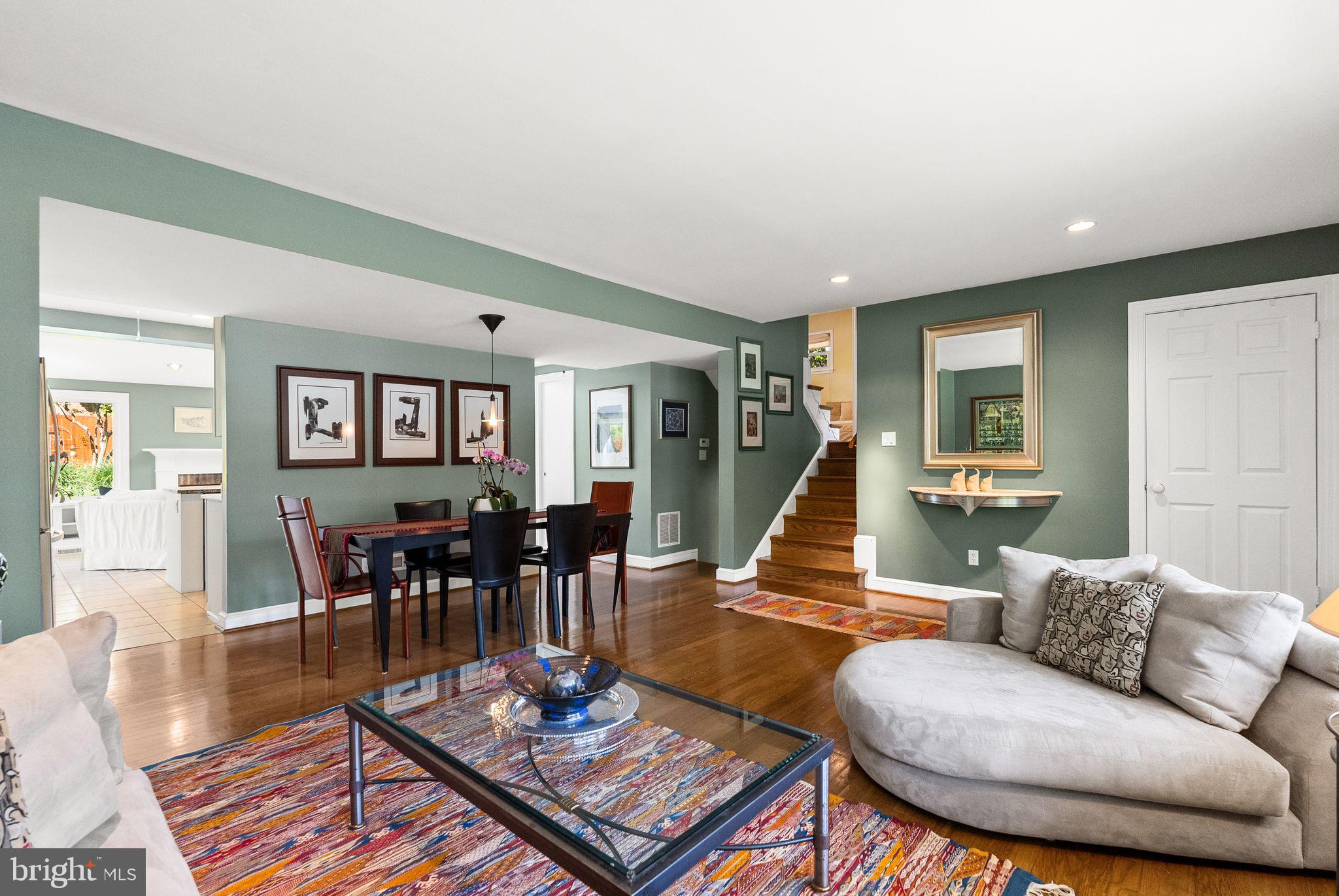 LAKE BARCROFT - Residential