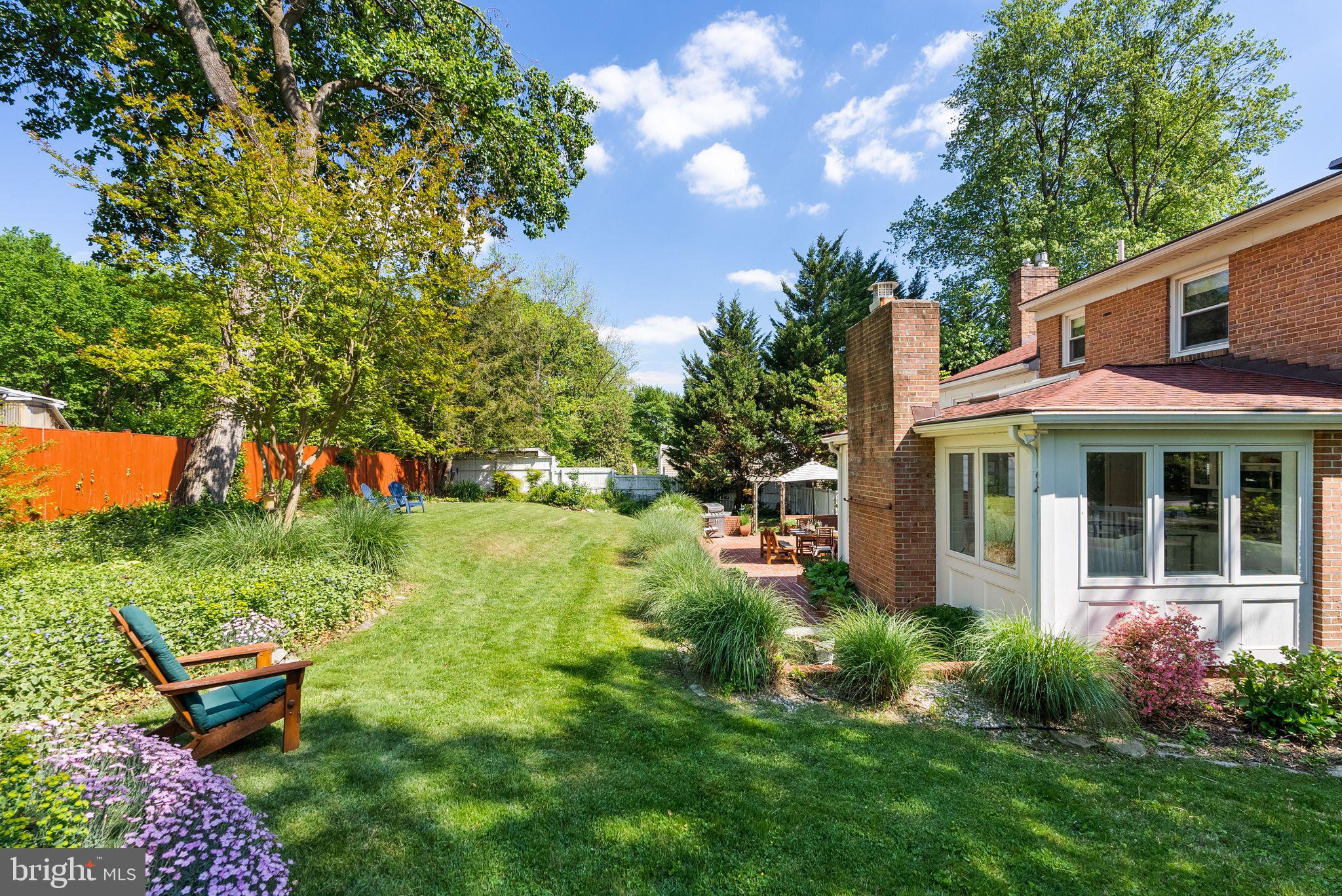 LAKE BARCROFT - Residential