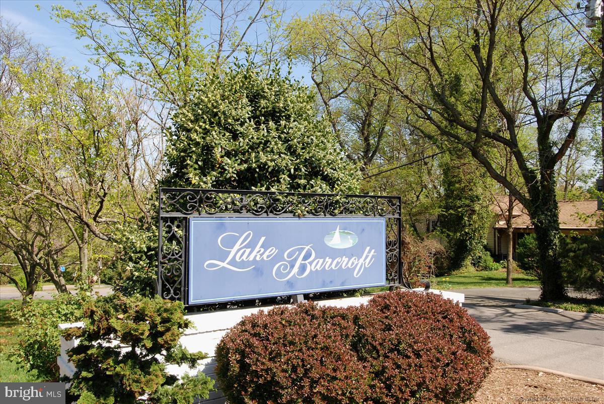 LAKE BARCROFT - Residential