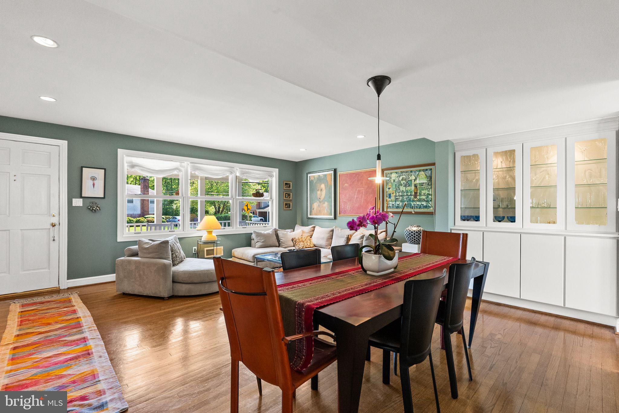 LAKE BARCROFT - Residential