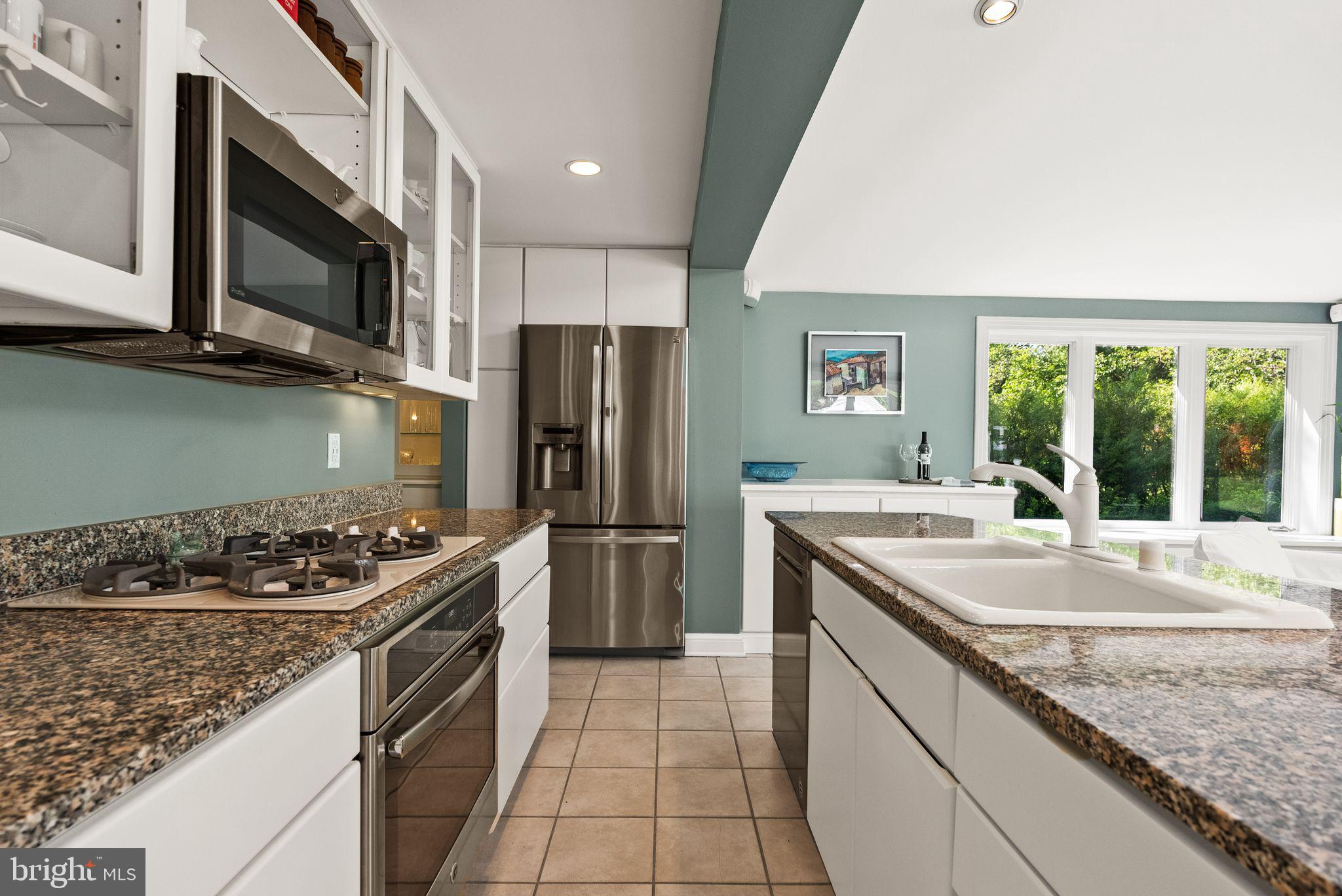 LAKE BARCROFT - Residential